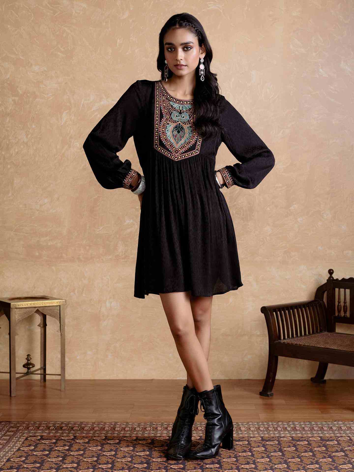 Black Arith Solid Top