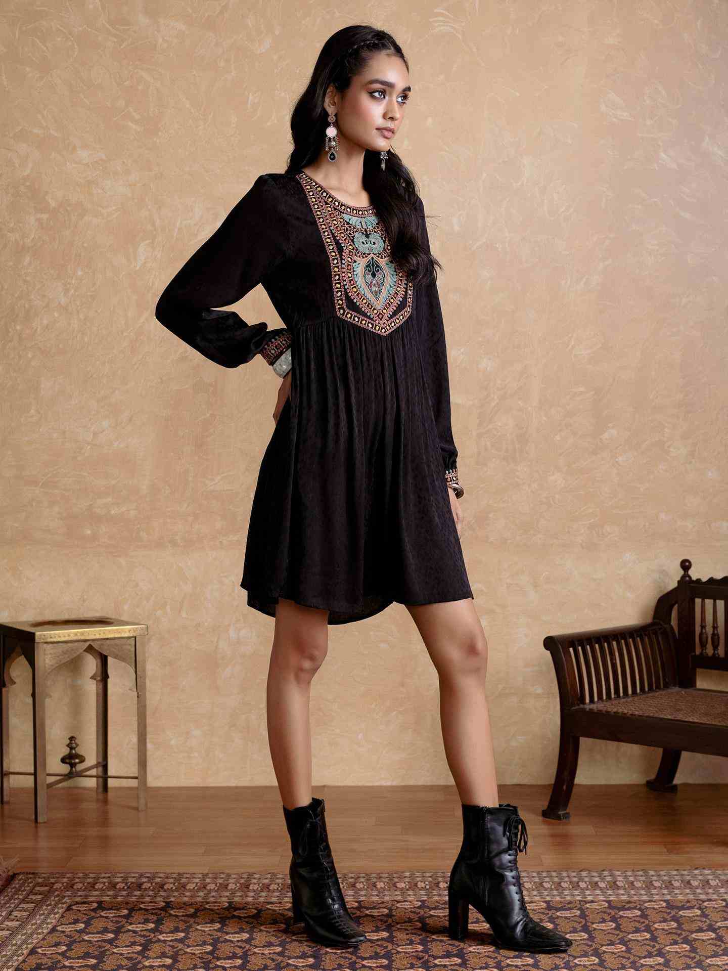 Black Arith Solid Top