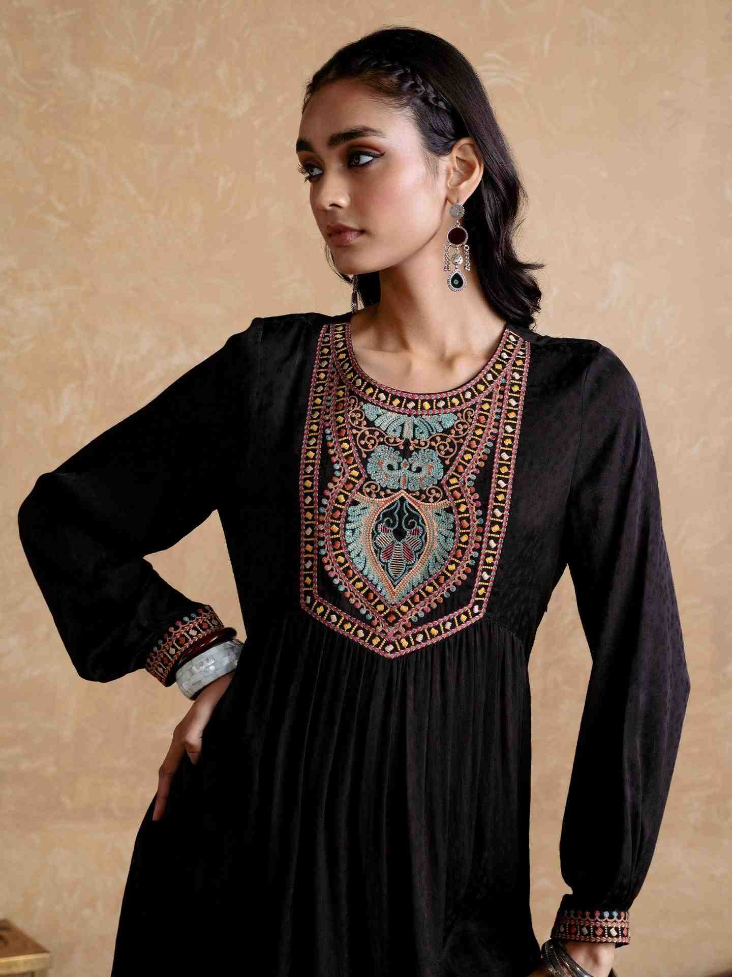 Black Arith Solid Top