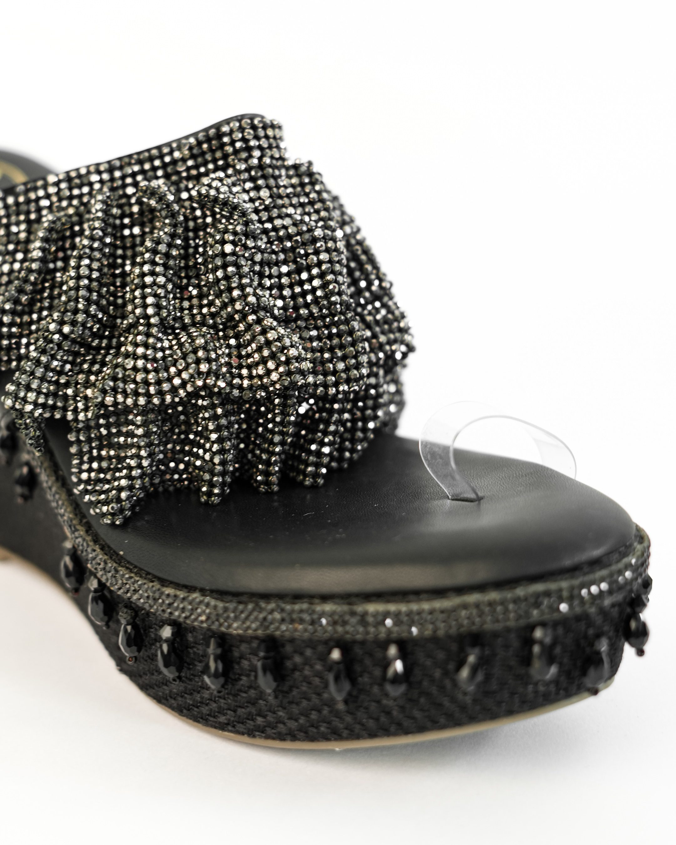 BLACK FALLING MESH WEDGE