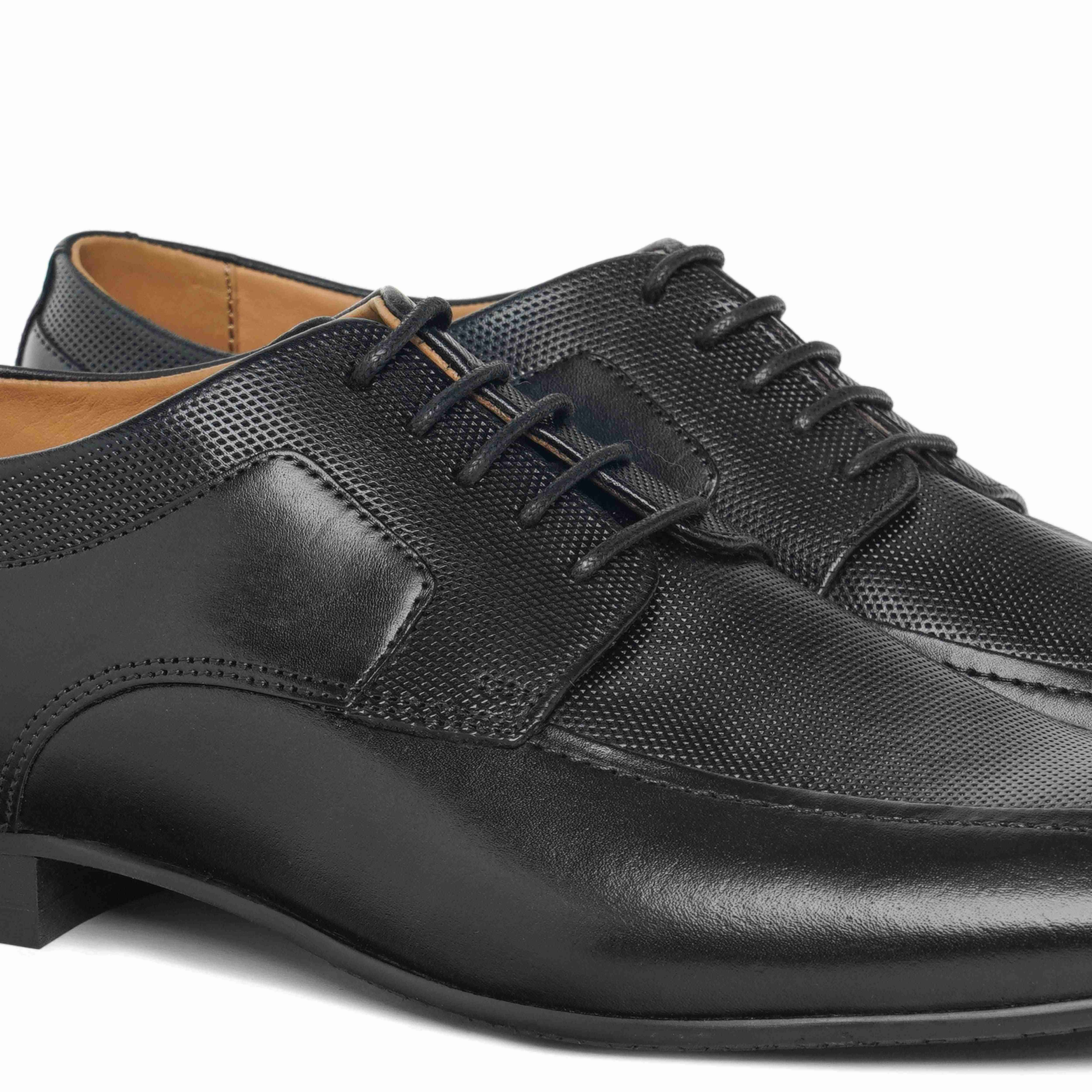 The Lando Ruosh Men Black Bicycle-Cut Lace-Up