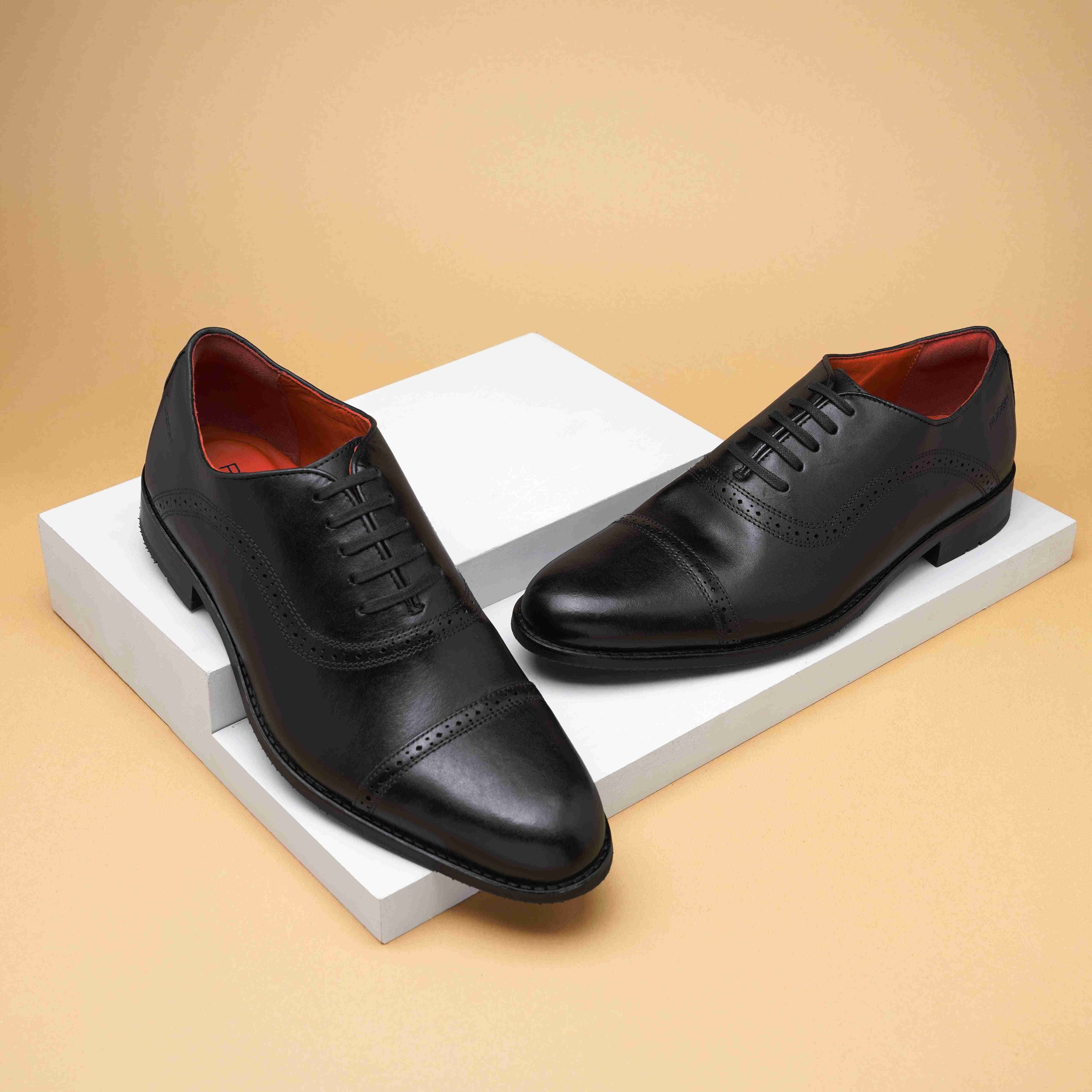 The Todd Ruosh Men Black Classic Oxford Brogue