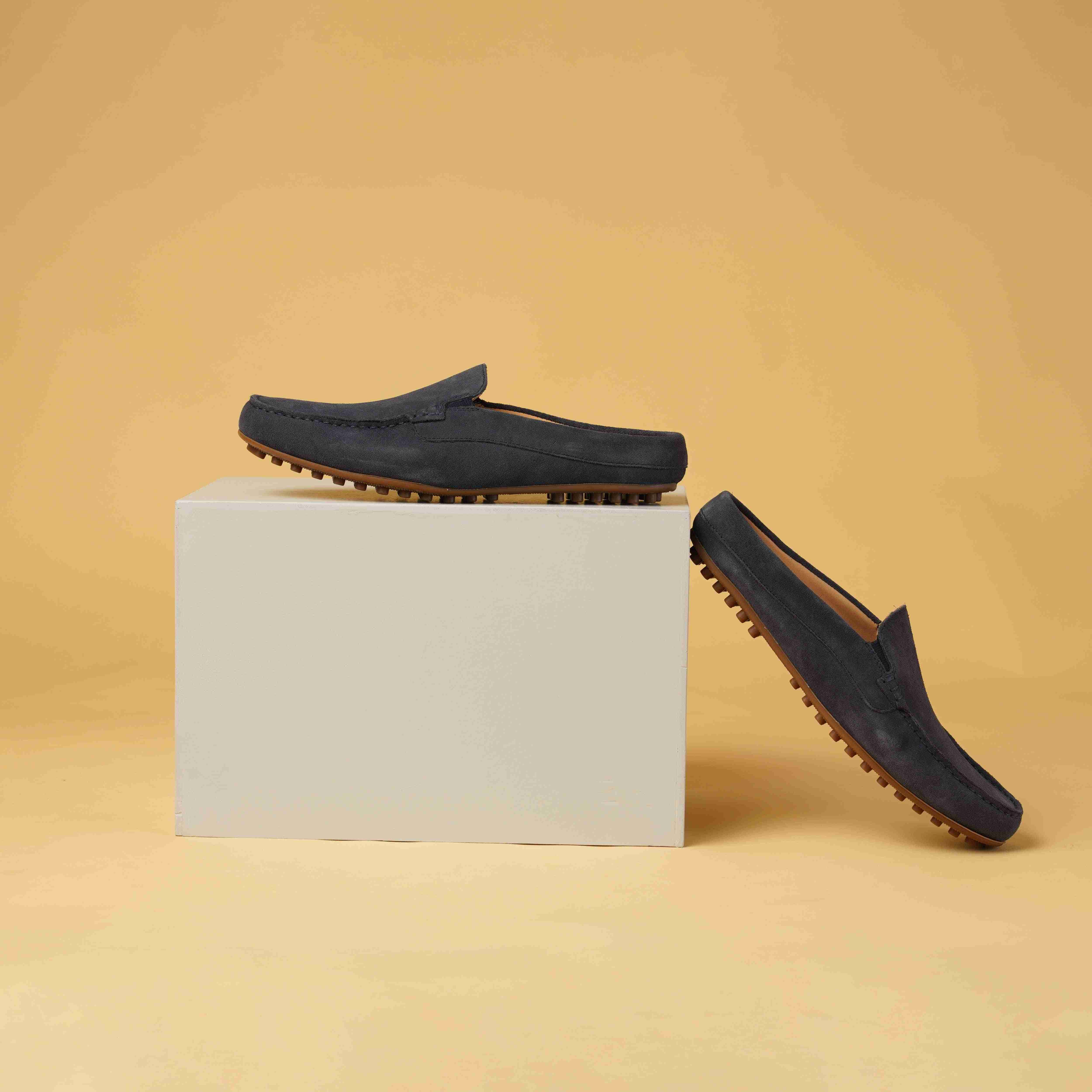 The Seti Ruosh Men Navy Suede Casual Mule