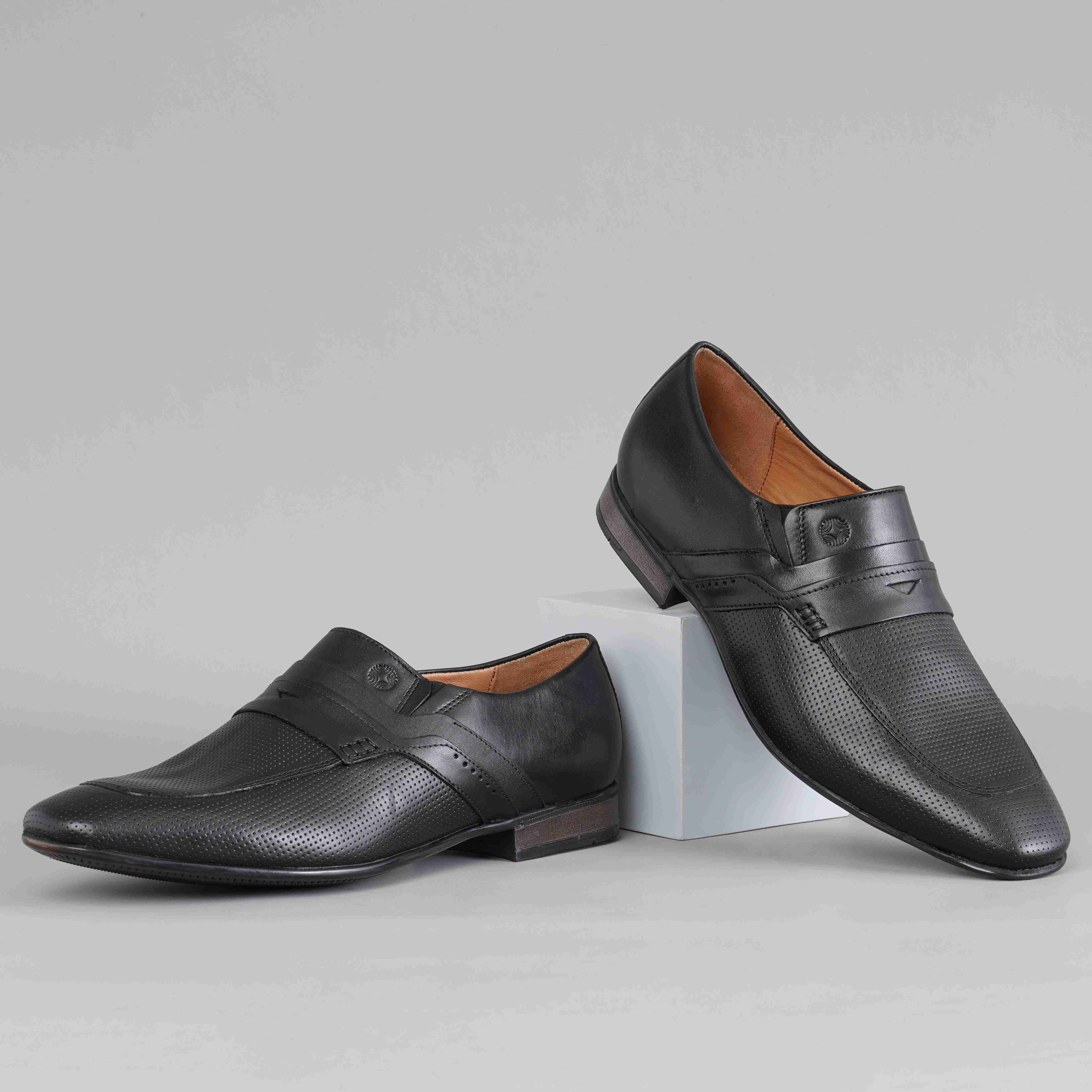The Mattia Ruosh Men Black Formal Slip-On