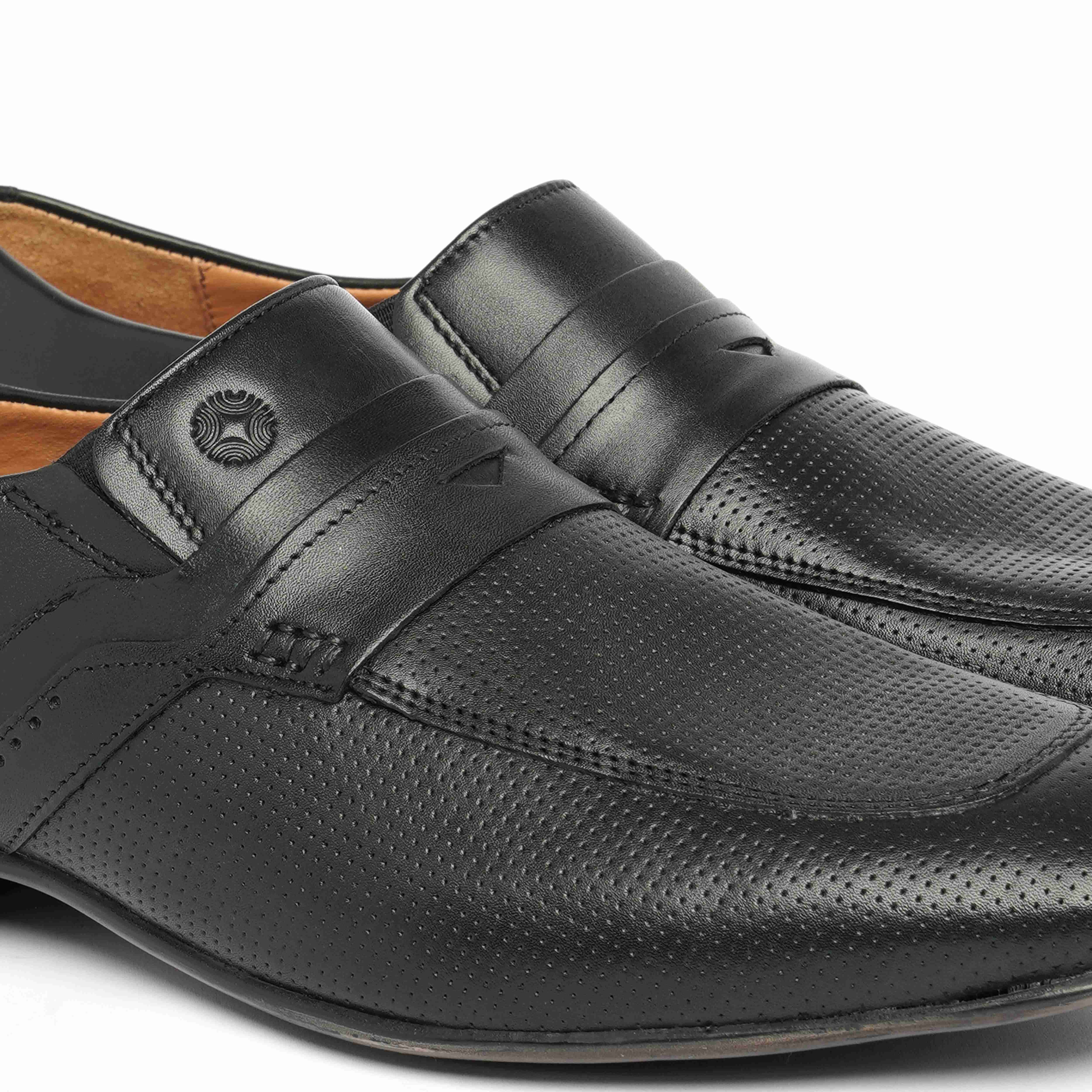 The Mattia Ruosh Men Black Formal Slip-On