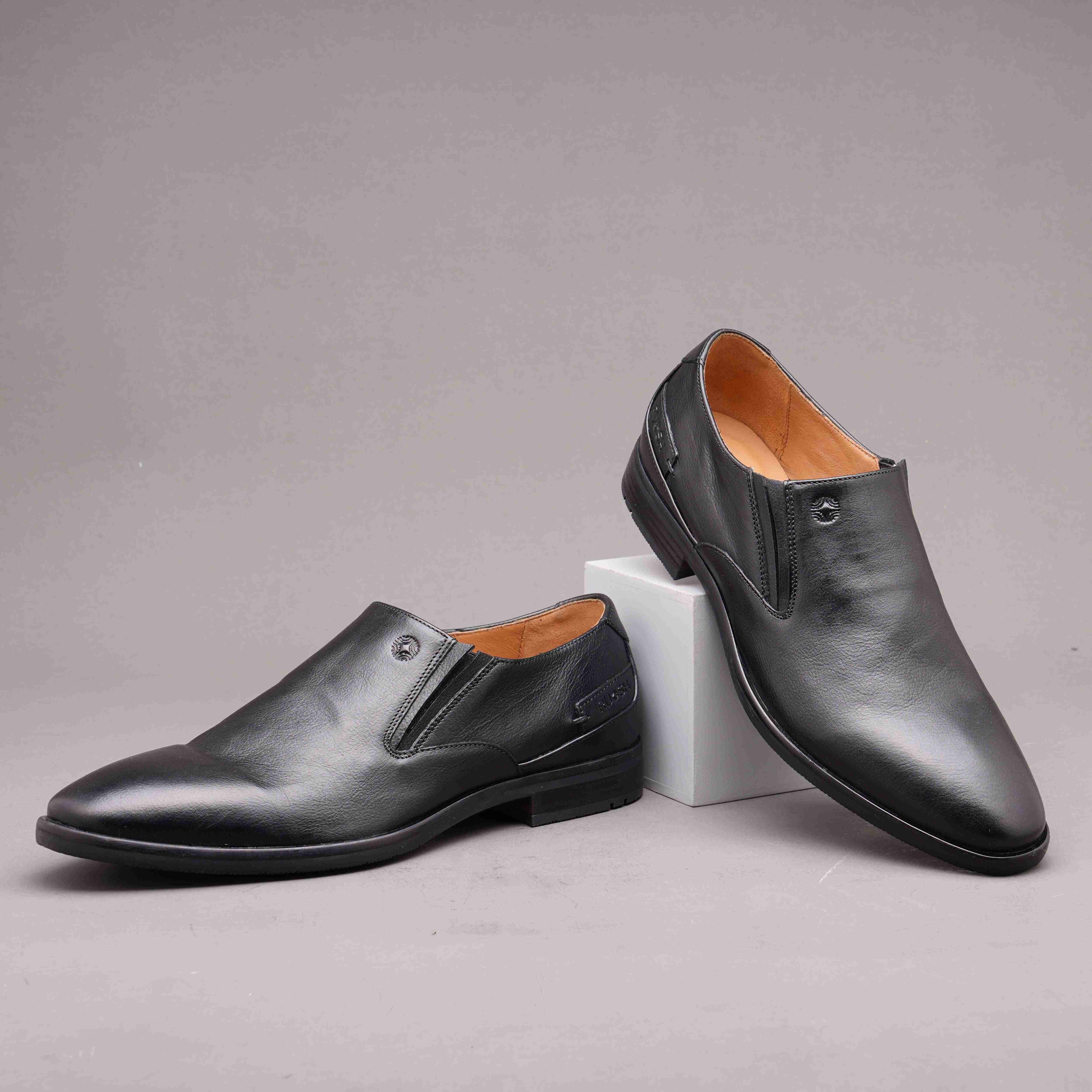 The Newyork Ruosh Men Black Formal Slip-On