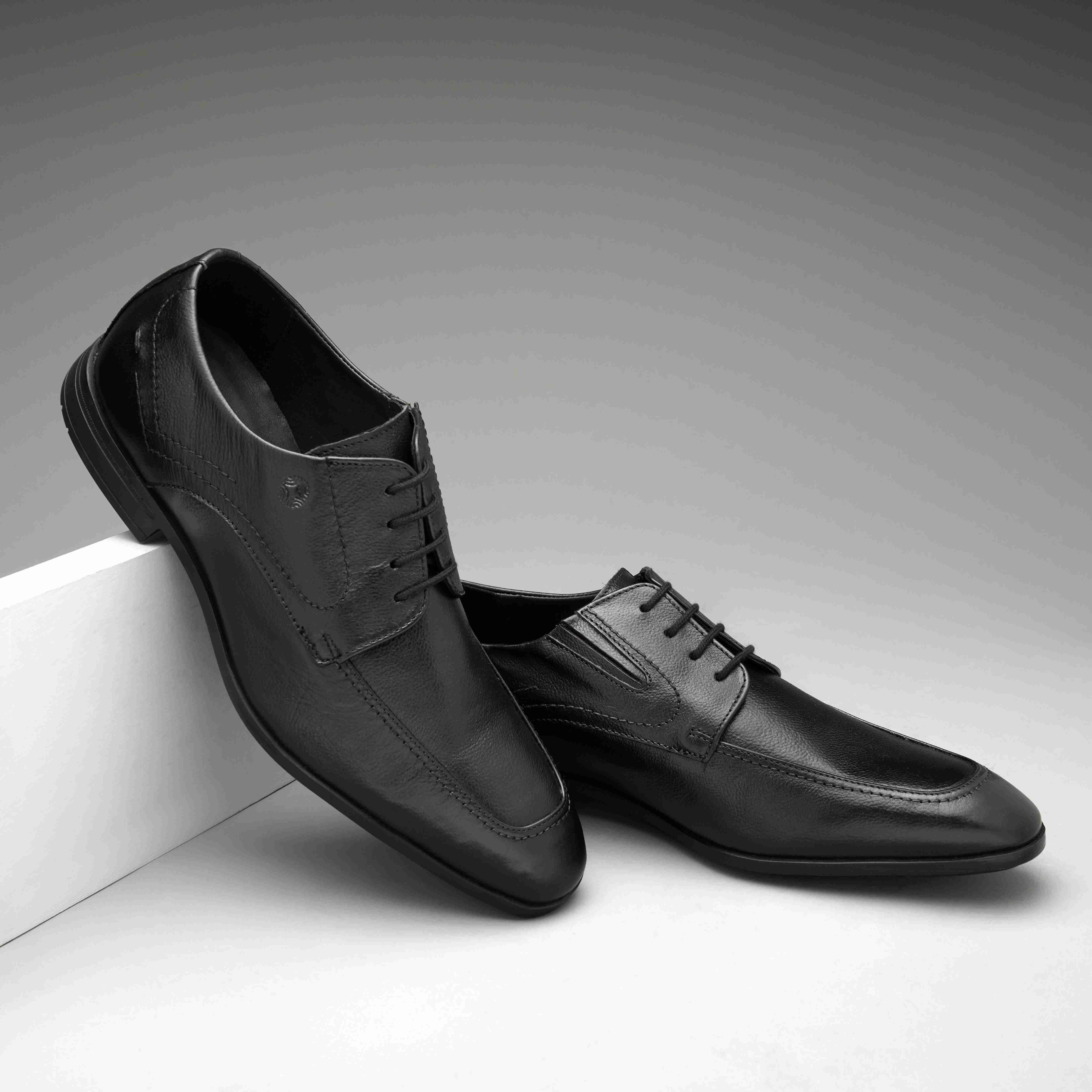 The Manchester Ruosh Men Black Formal Lace-Up