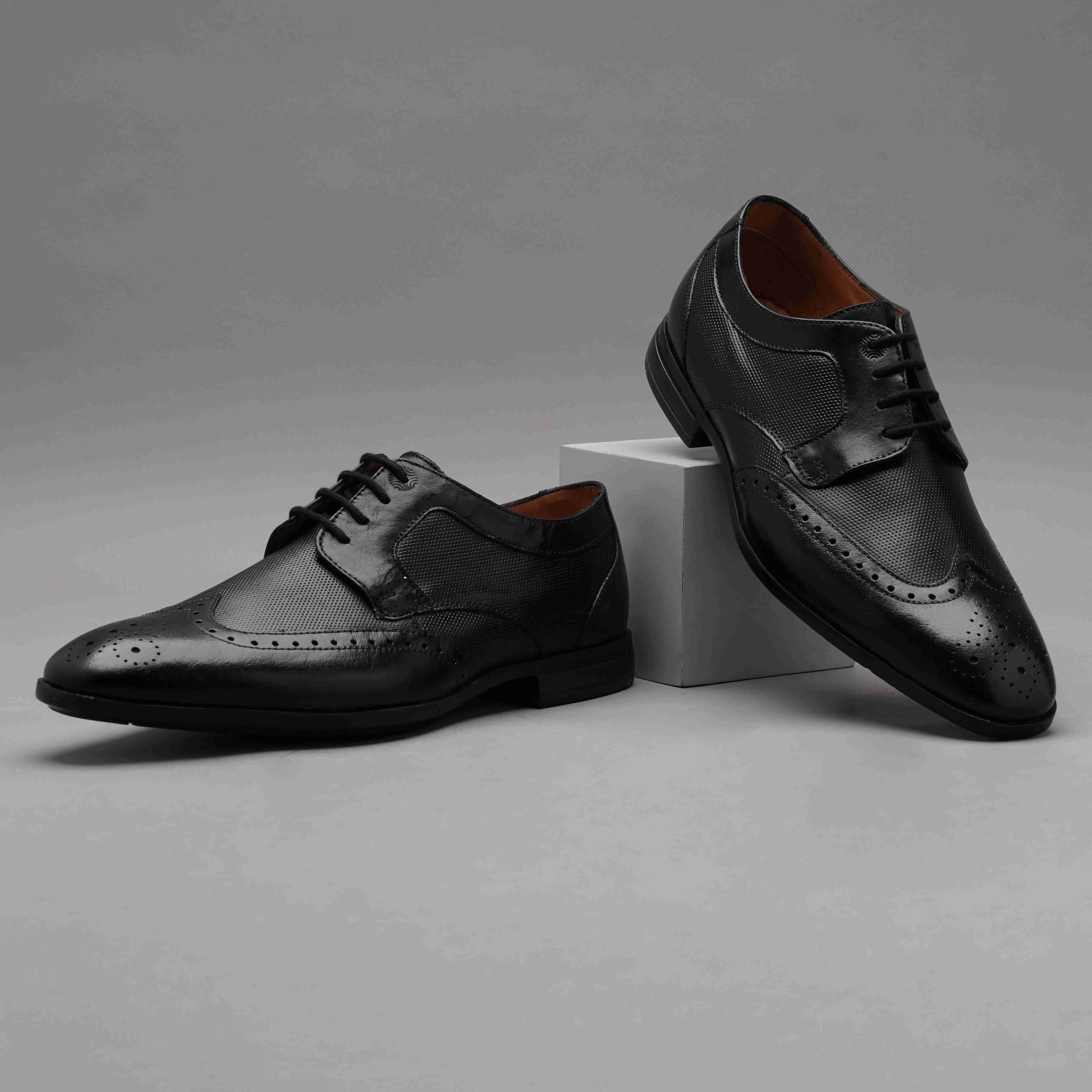 The Cameroon Ruosh Men Black Formal Wingtip Lace-Up