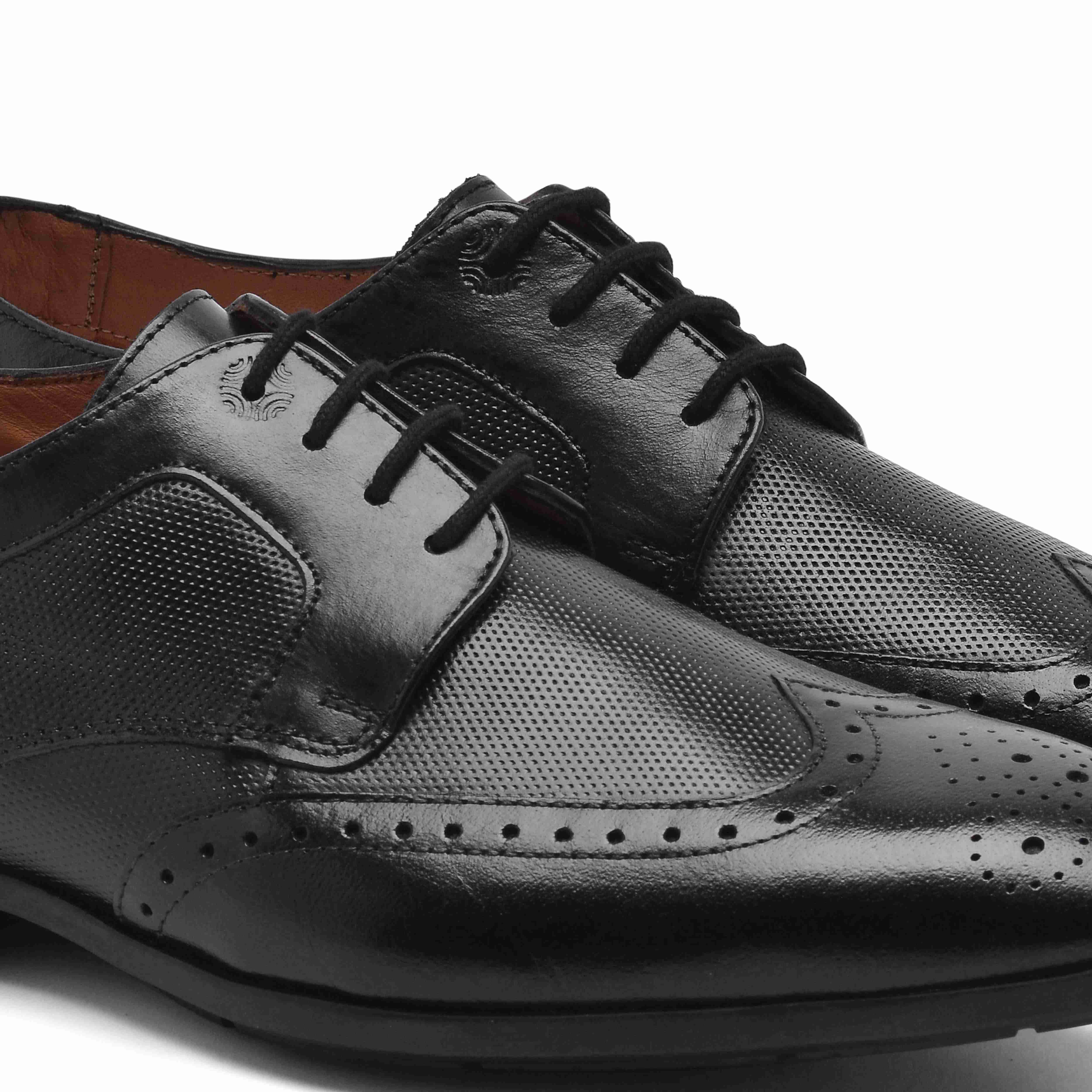 The Cameroon Ruosh Men Black Formal Wingtip Lace-Up