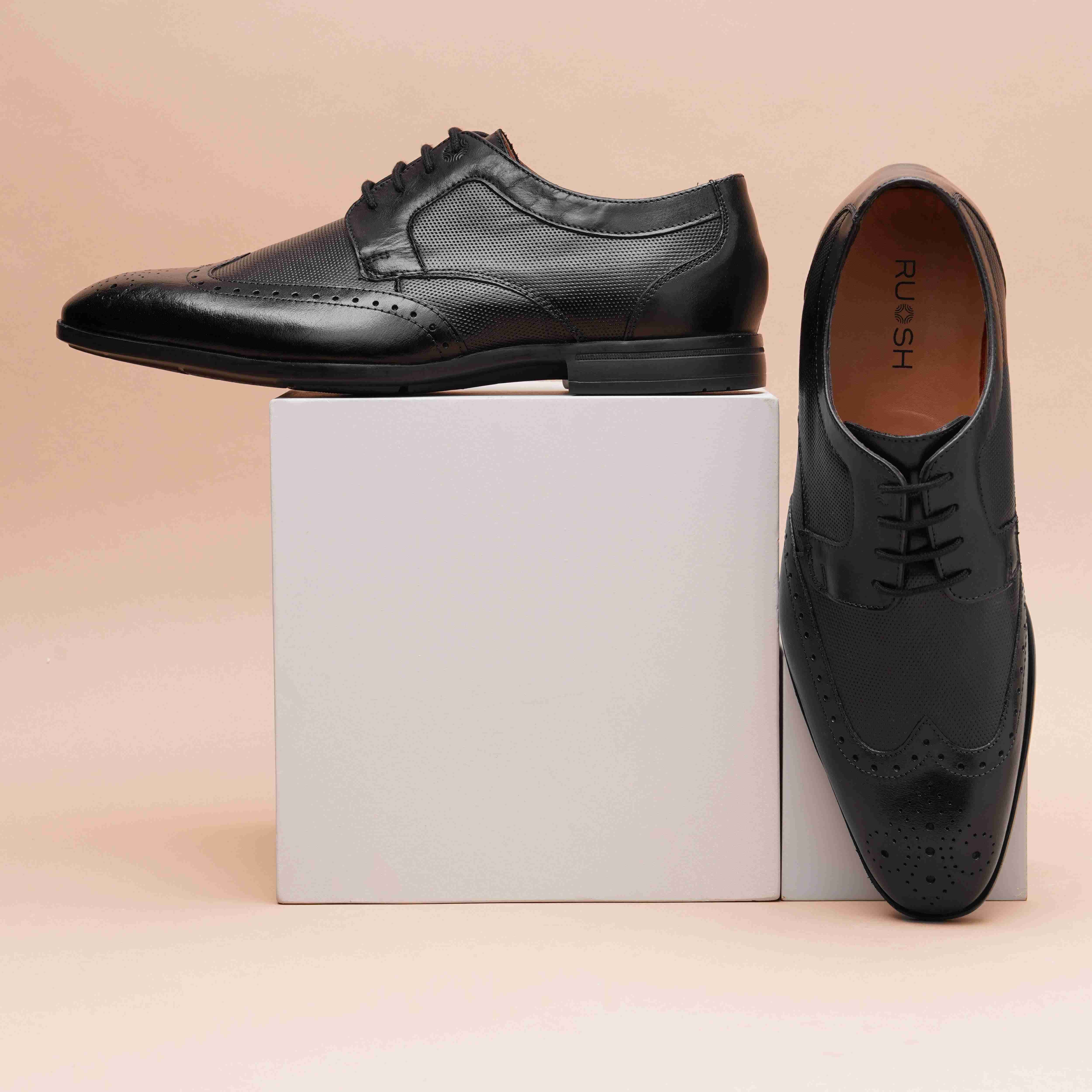 The Cameroon Ruosh Men Black Formal Wingtip Lace-Up