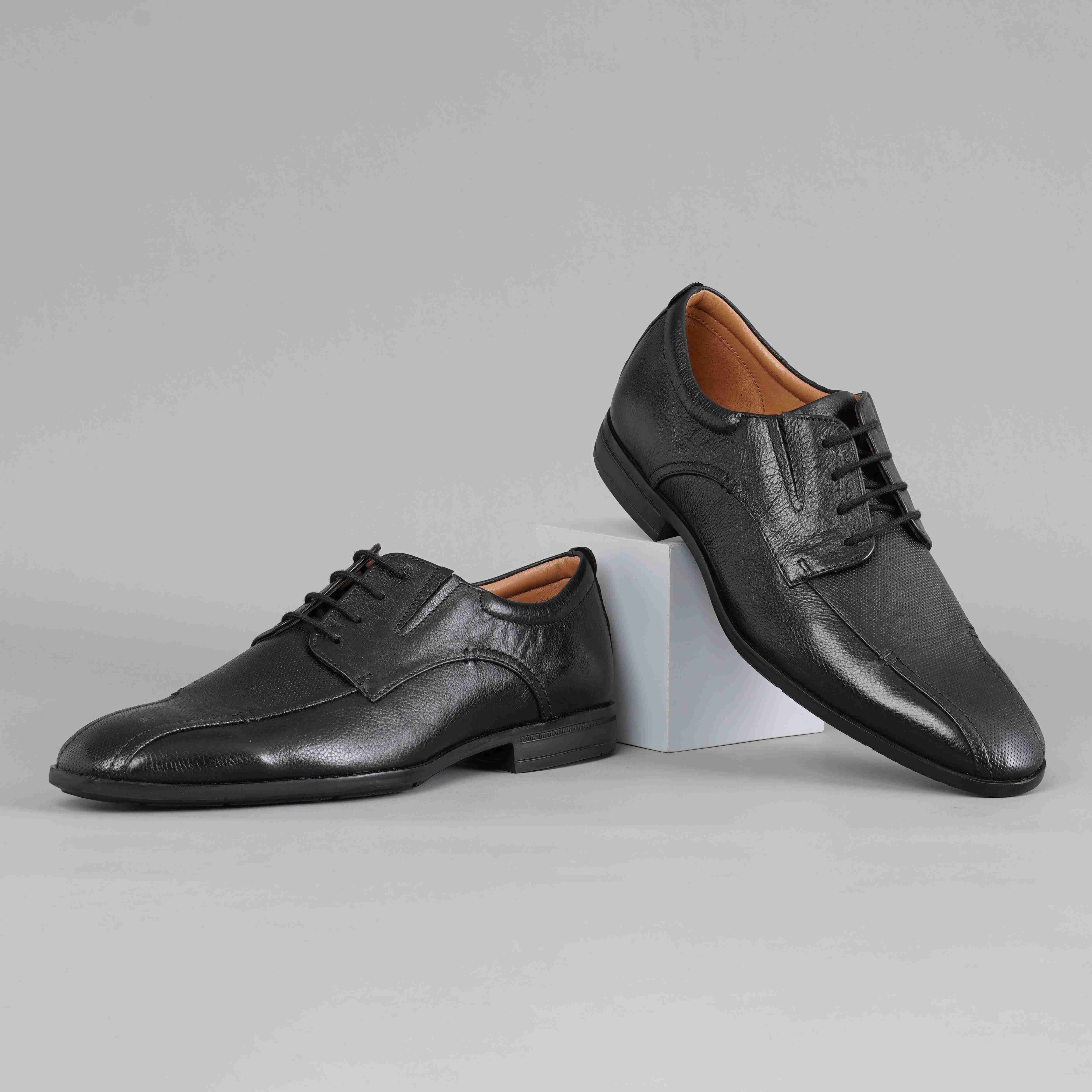 The Cameroon Ruosh Men Black Bicycle-Cut Lace-Up