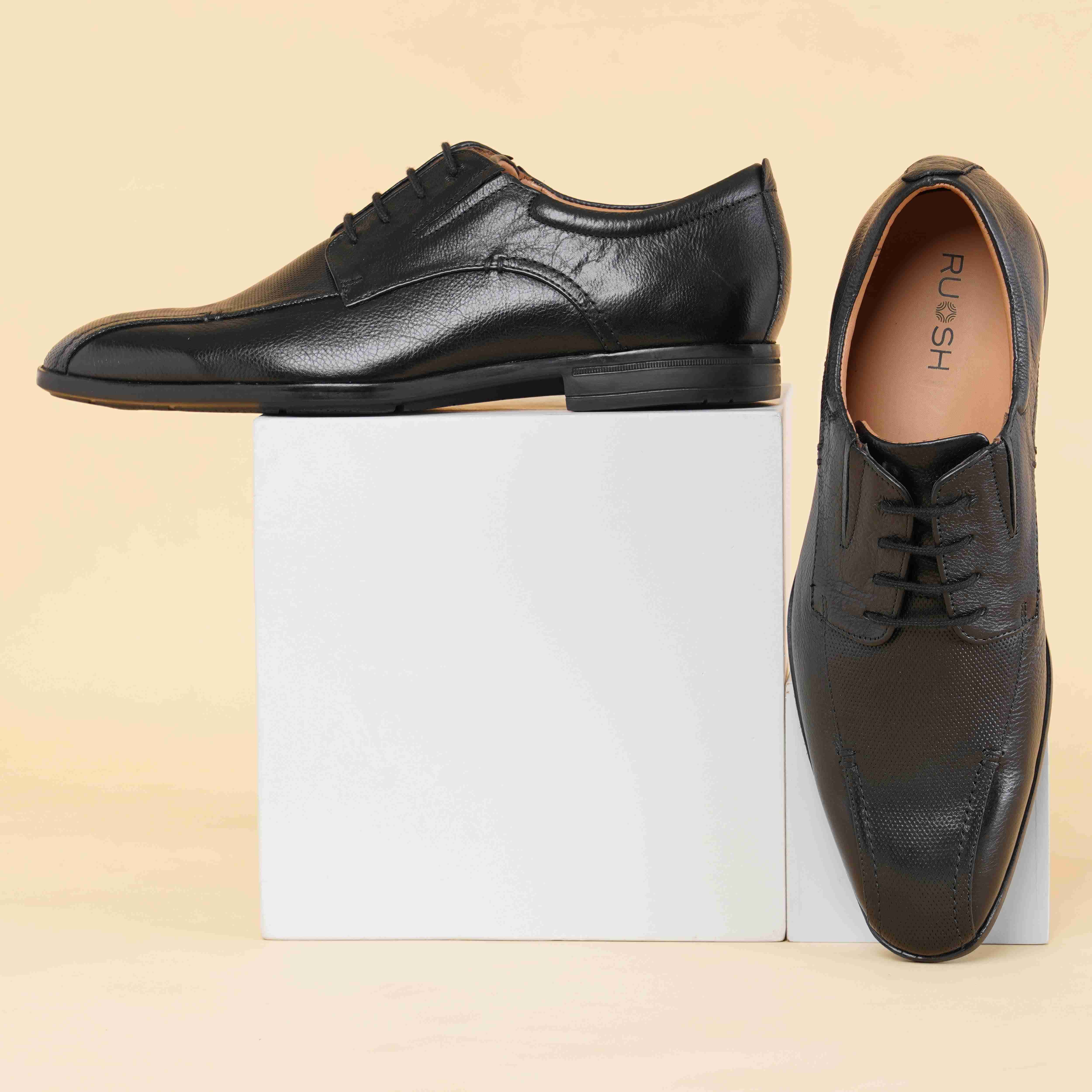 The Cameroon Ruosh Men Black Bicycle-Cut Lace-Up
