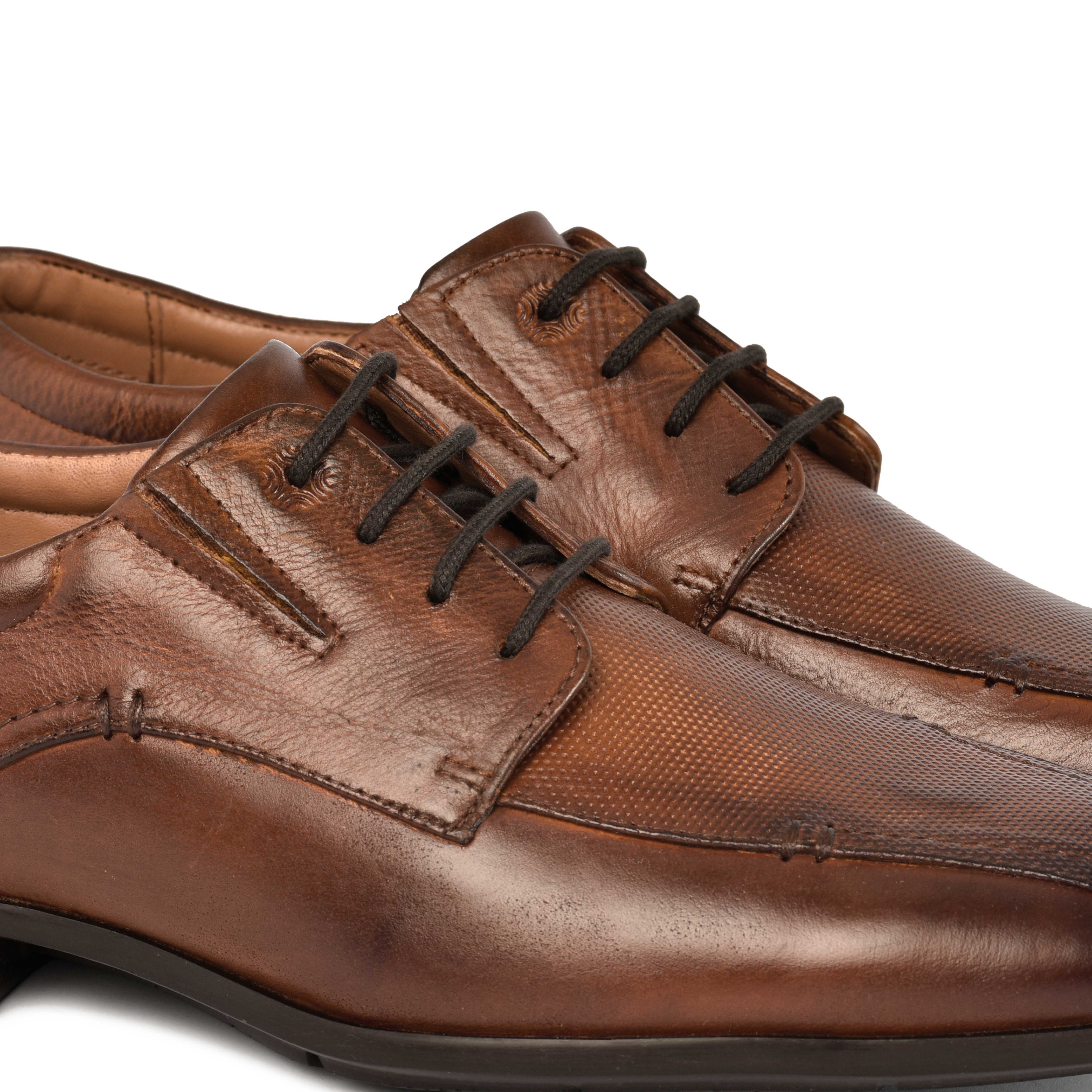 The Cameroon Ruosh Men Brown Bicycle-Cut Lace-Up