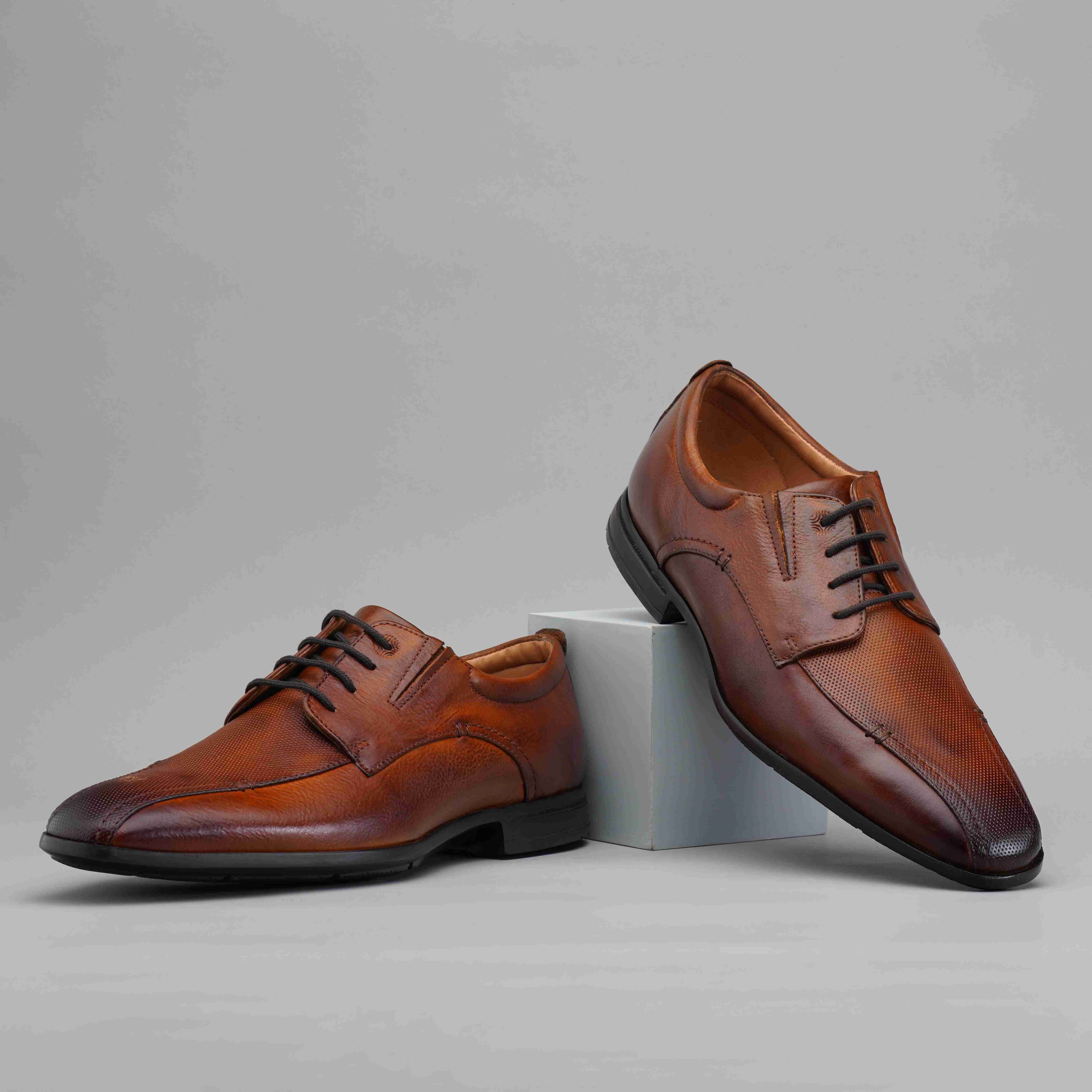The Cameroon Ruosh Men Tan Bicycle-Cut Lace-Up