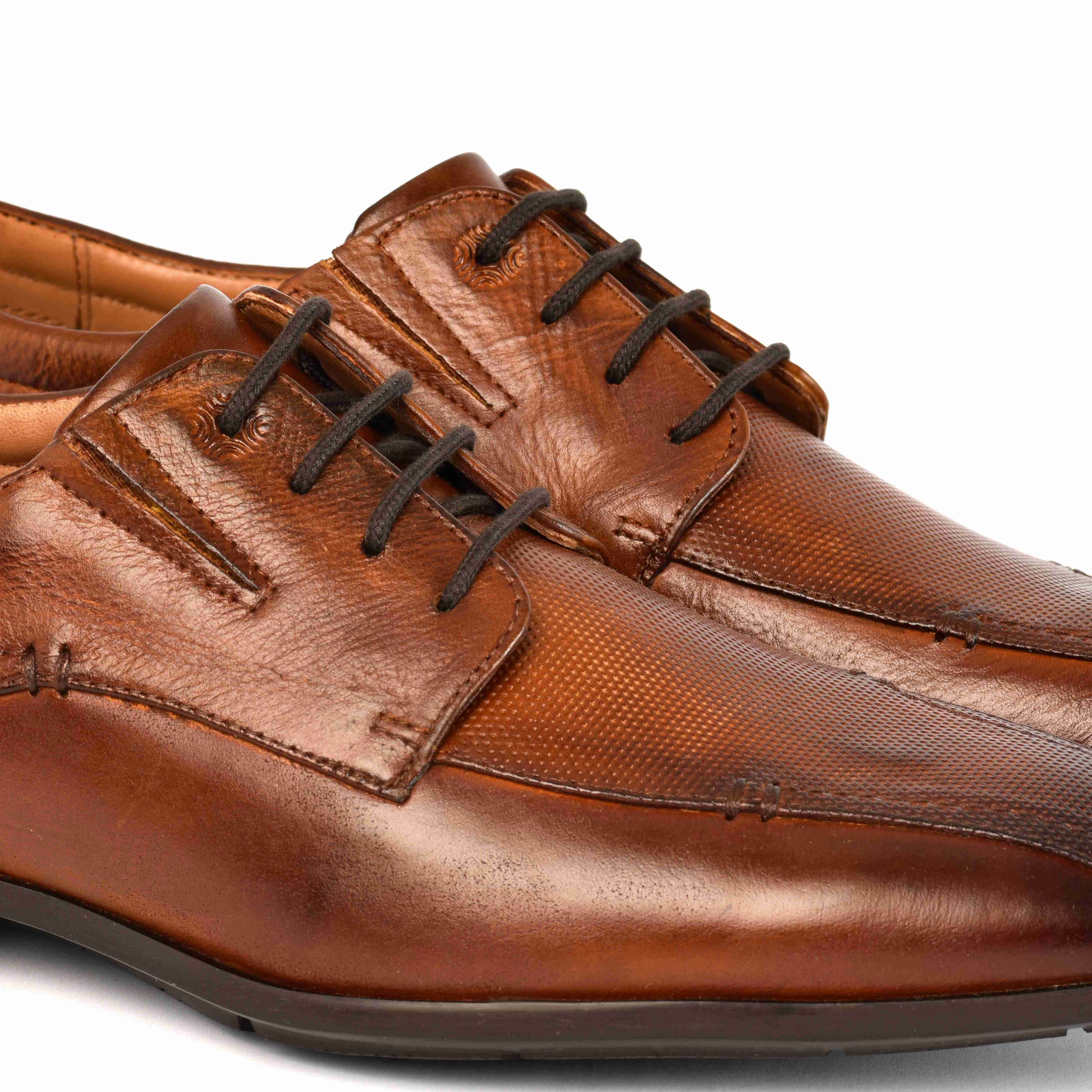 The Cameroon Ruosh Men Tan Bicycle-Cut Lace-Up