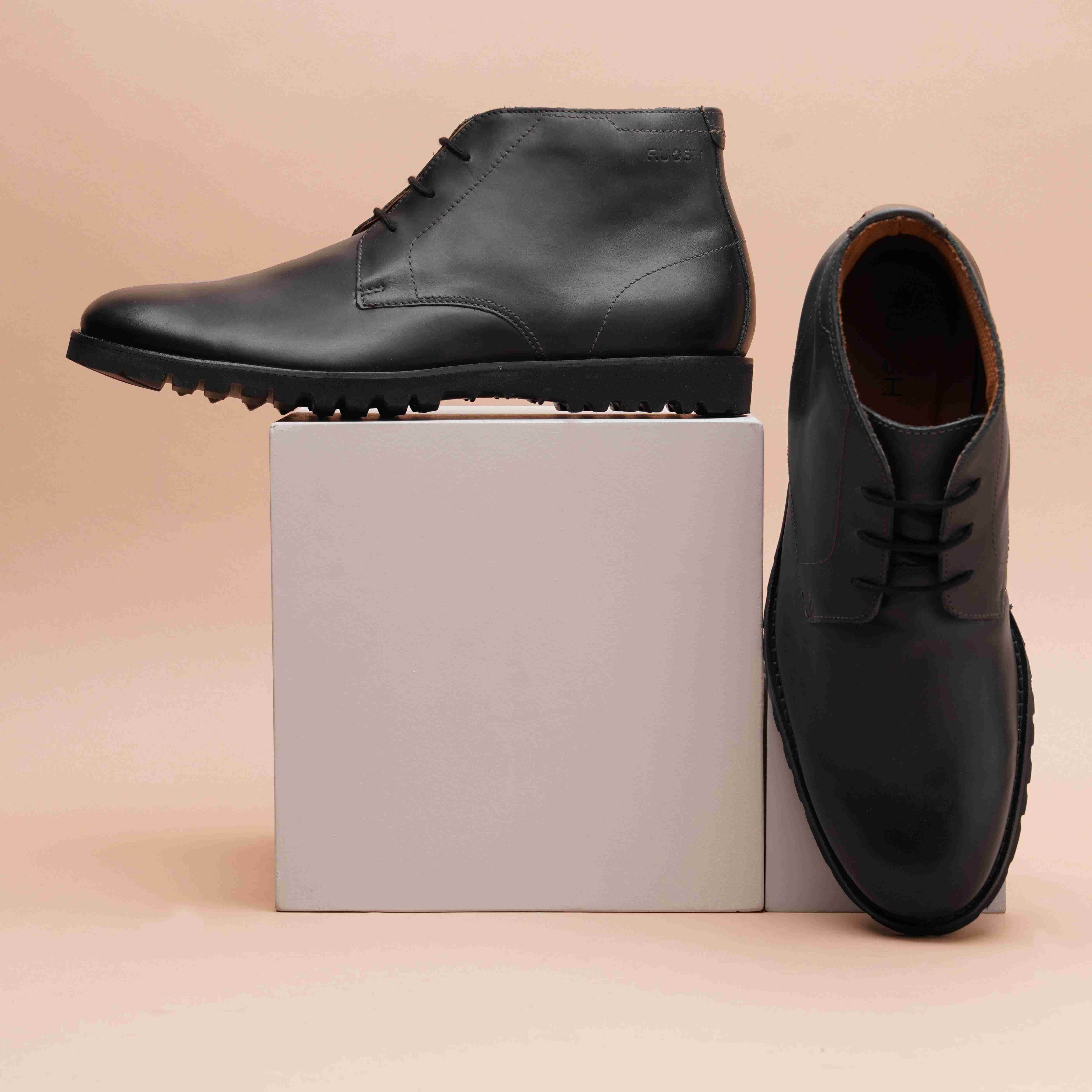 The Otes Ruosh Men Navy Ankle Chukka Boot