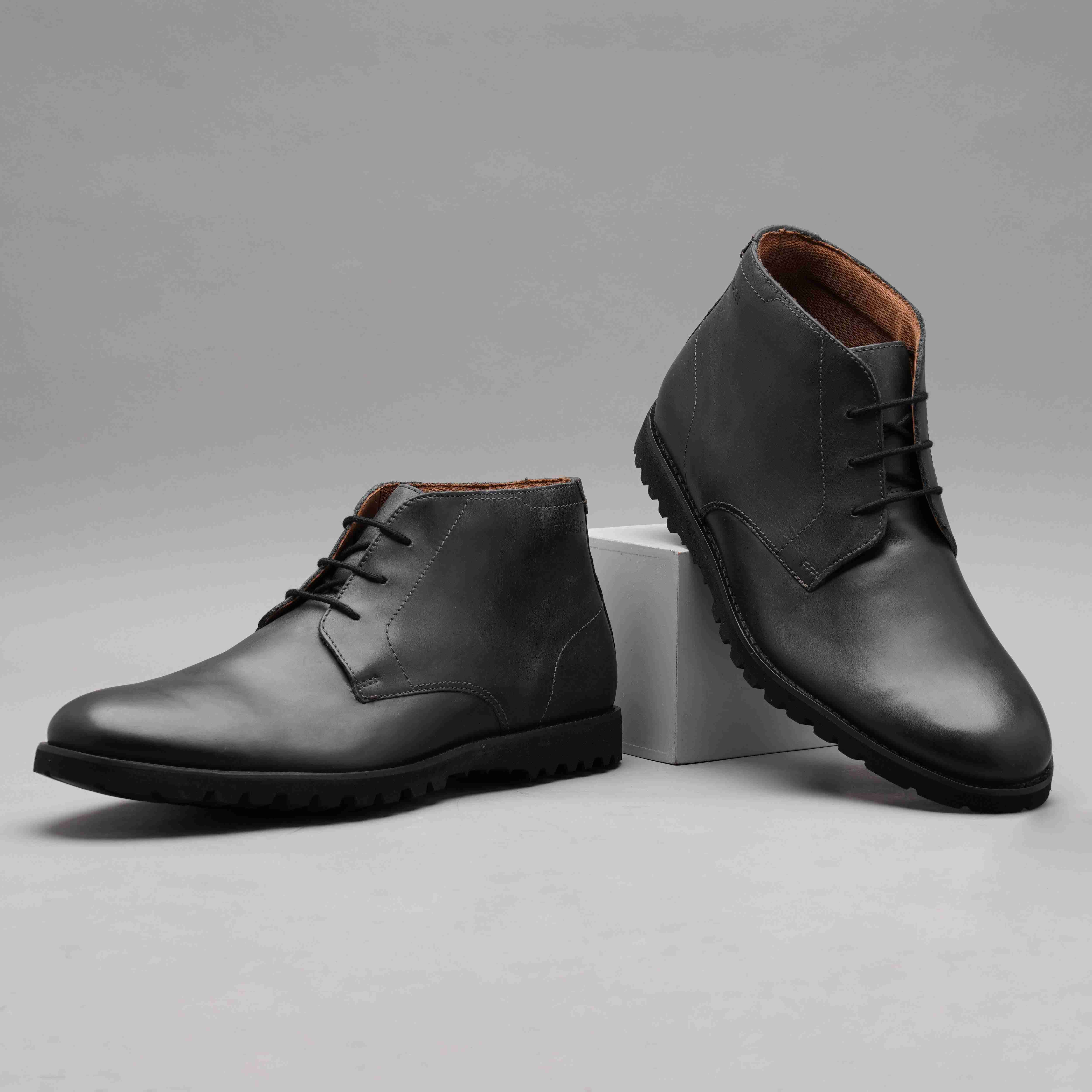 The Otes Ruosh Men Navy Ankle Chukka Boot