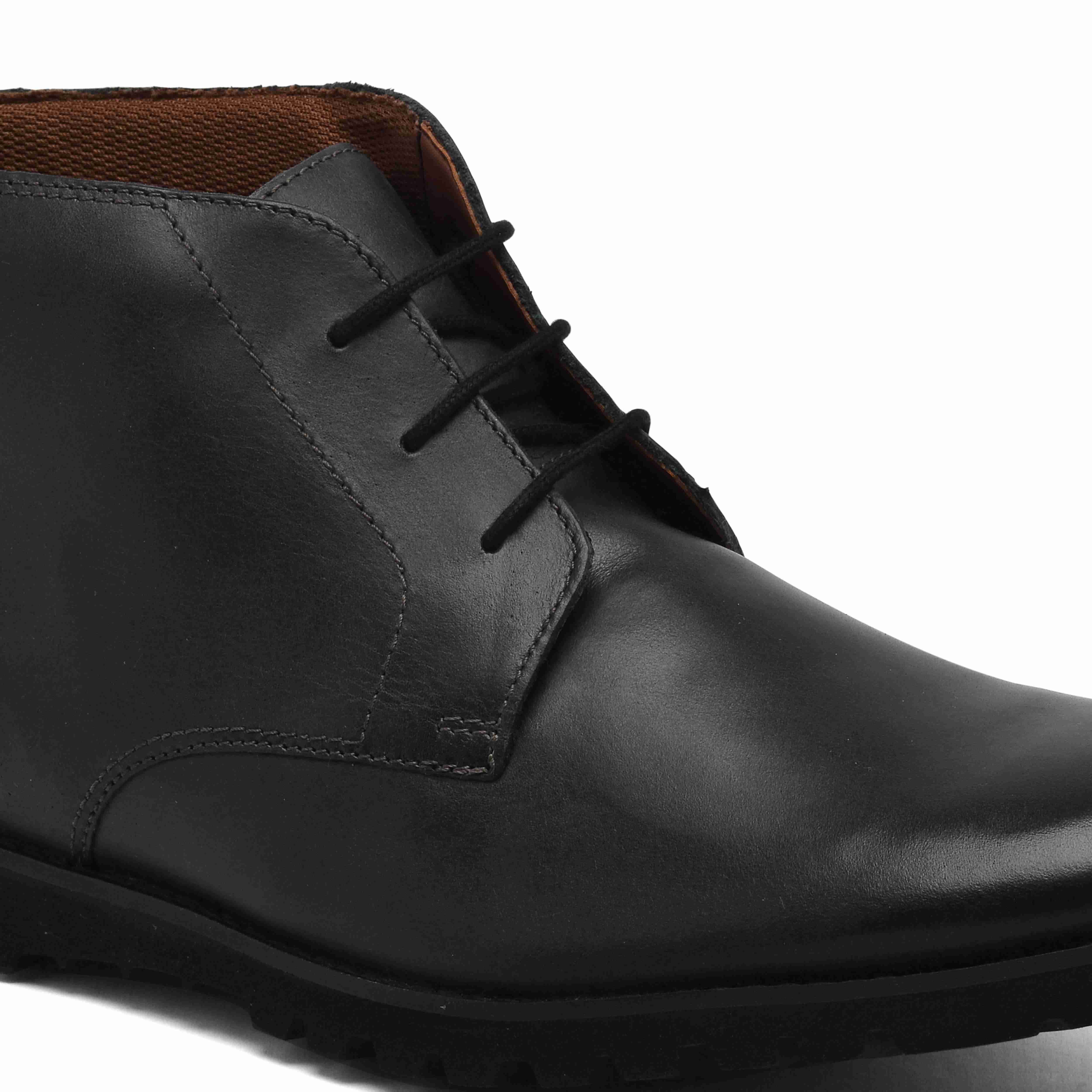 The Otes Ruosh Men Navy Ankle Chukka Boot