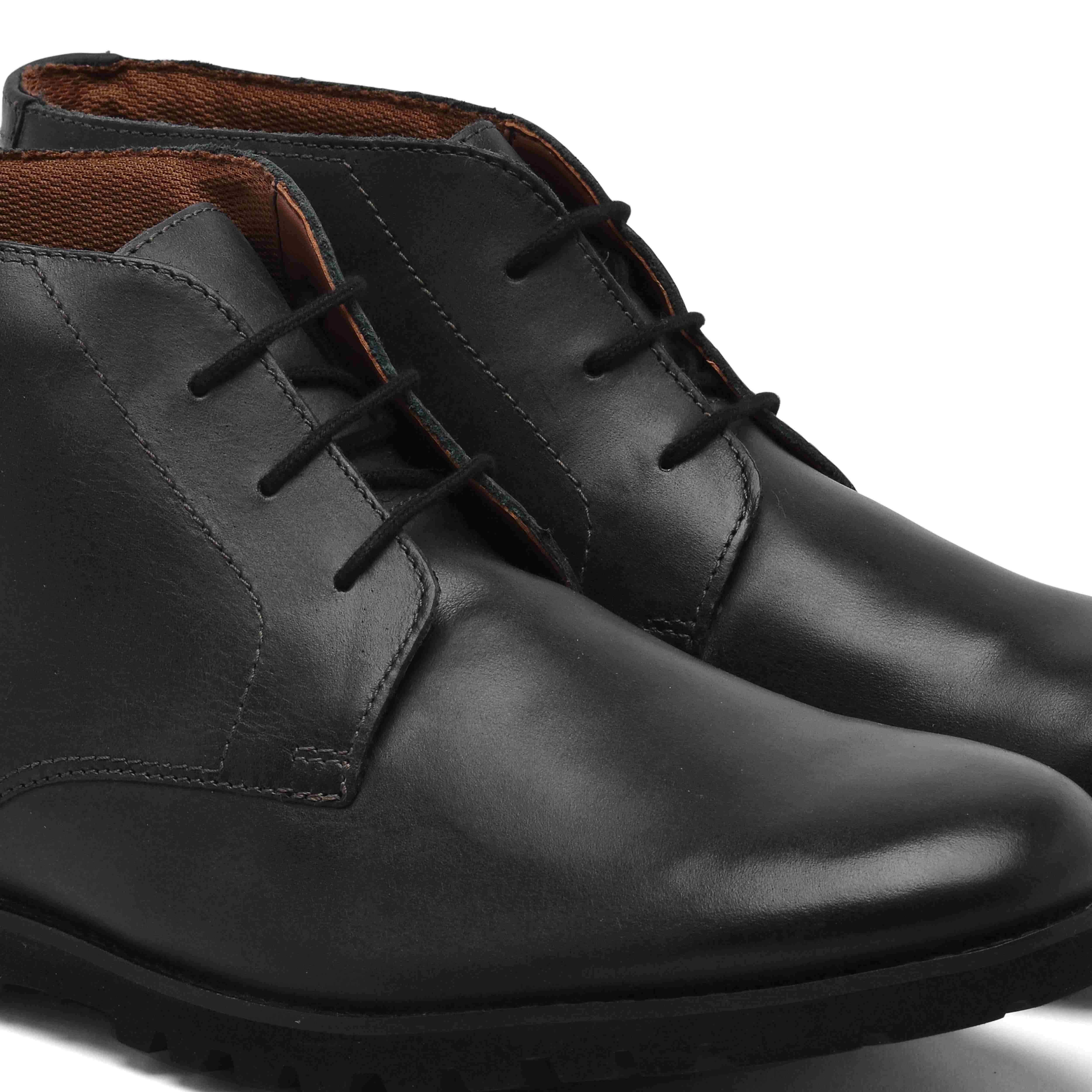 The Otes Ruosh Men Navy Ankle Chukka Boot