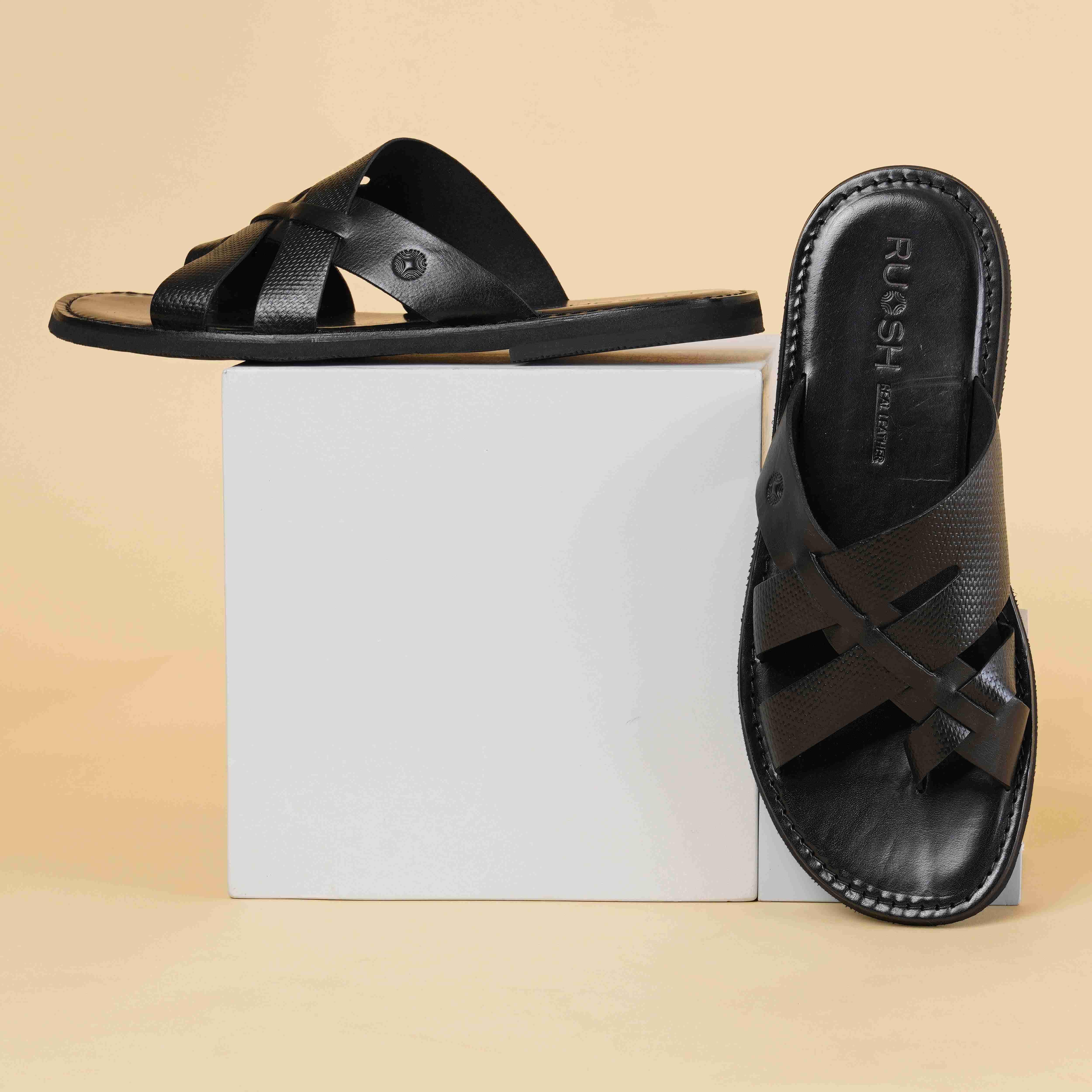 The Pisa Ruosh Men Black Cross Strap Slipper
