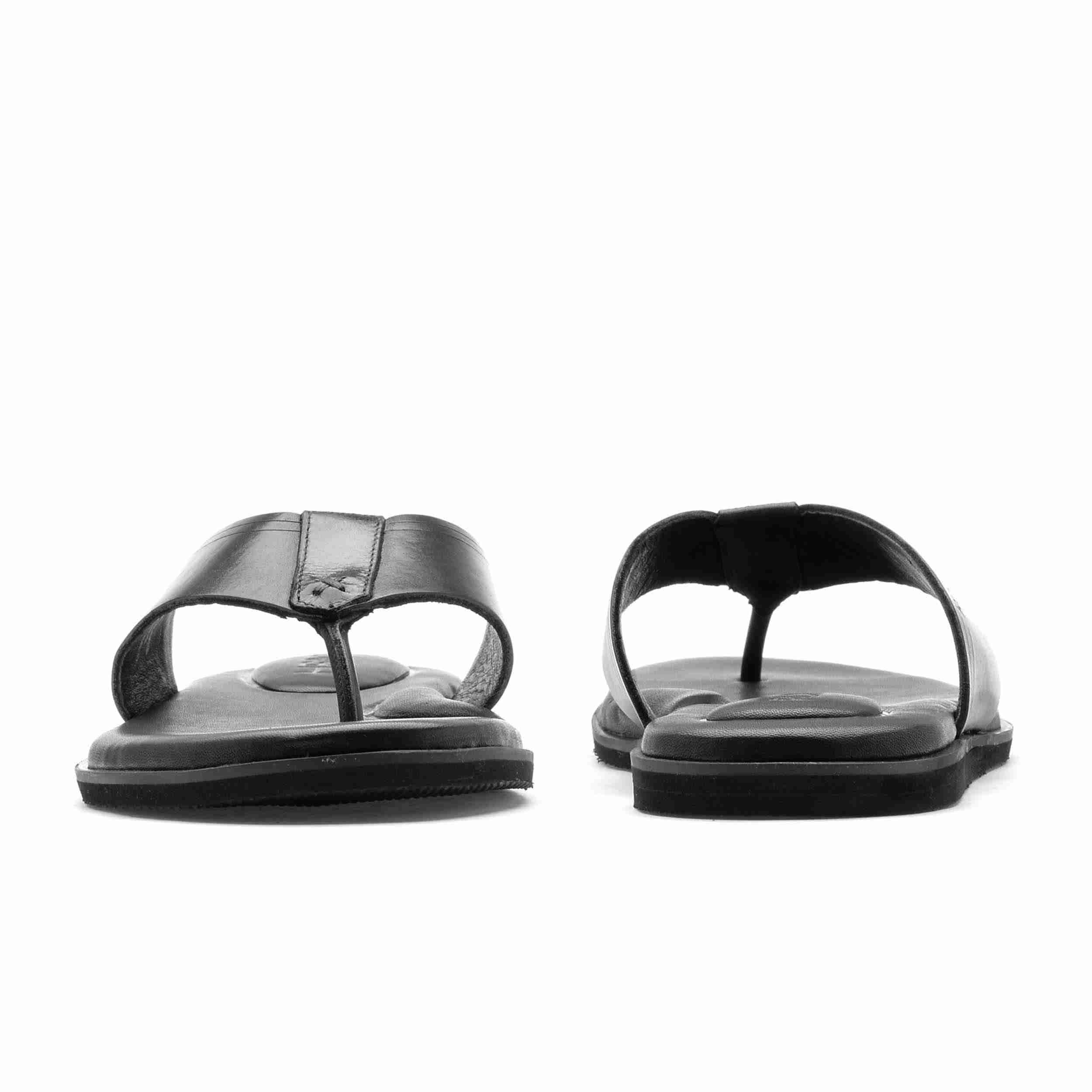 The Aero Ruosh Men Black Slipper