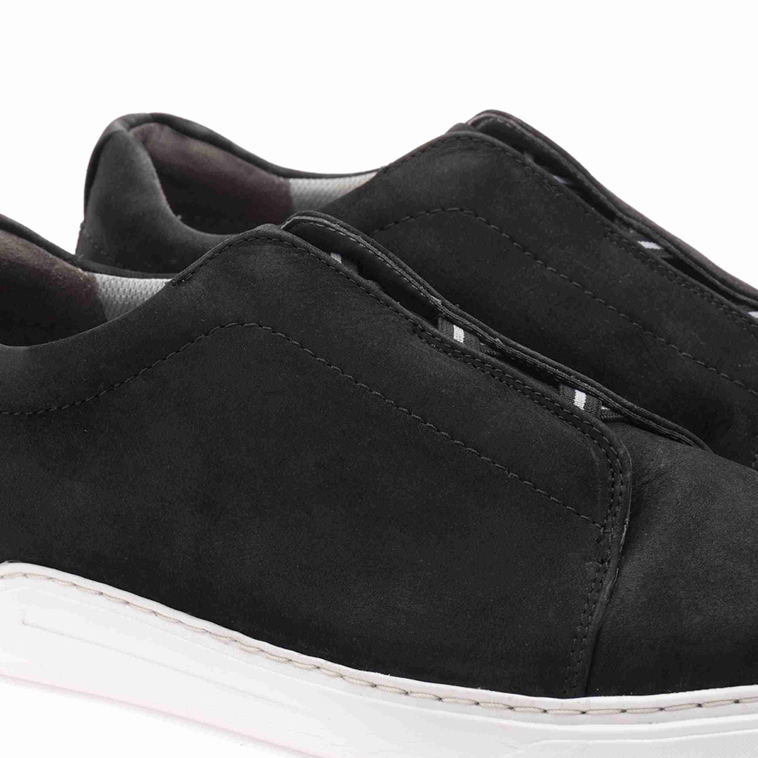 The Parcen Ruosh Men Black Casual Sneaker
