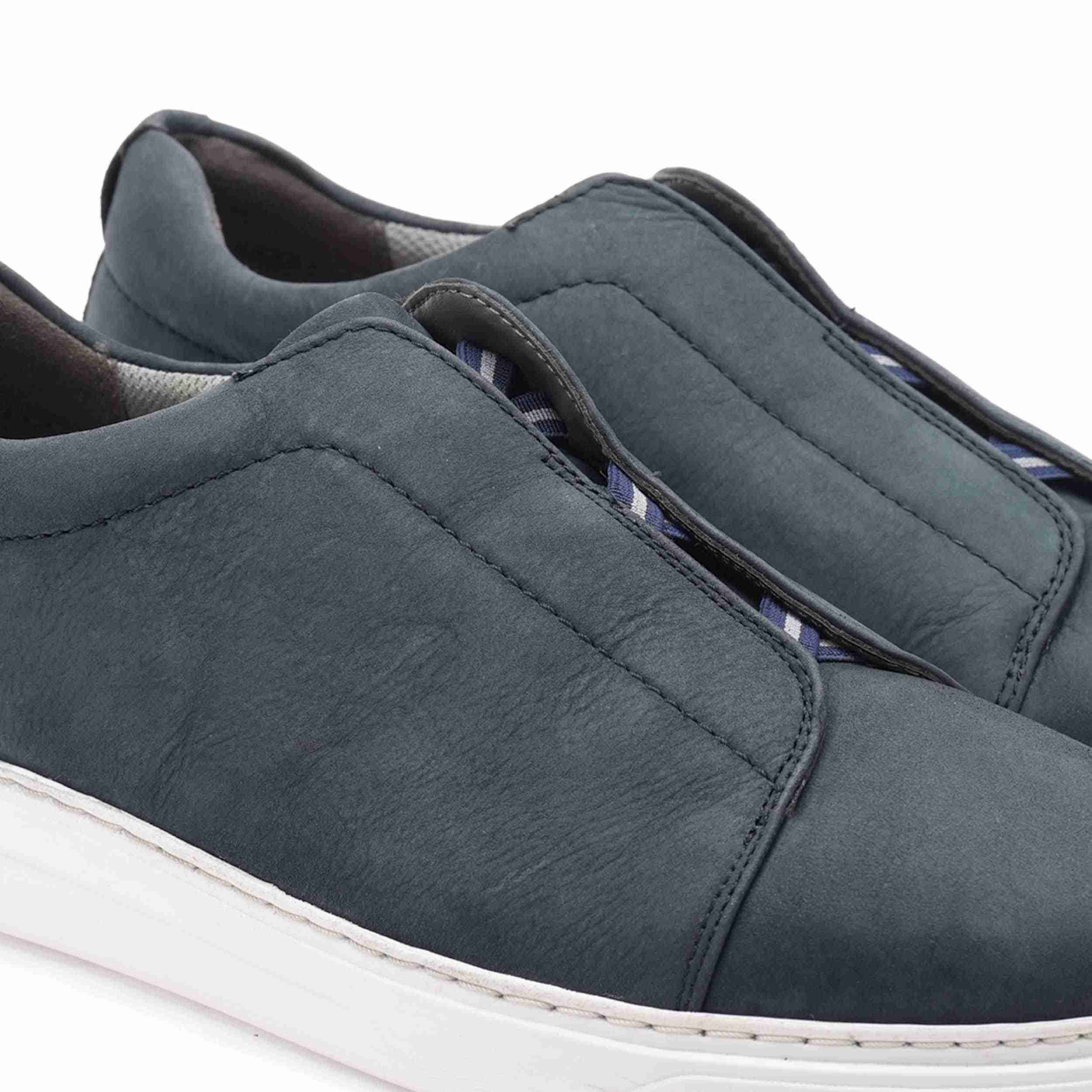 The Parcen Ruosh Men Navy Casual Sneaker