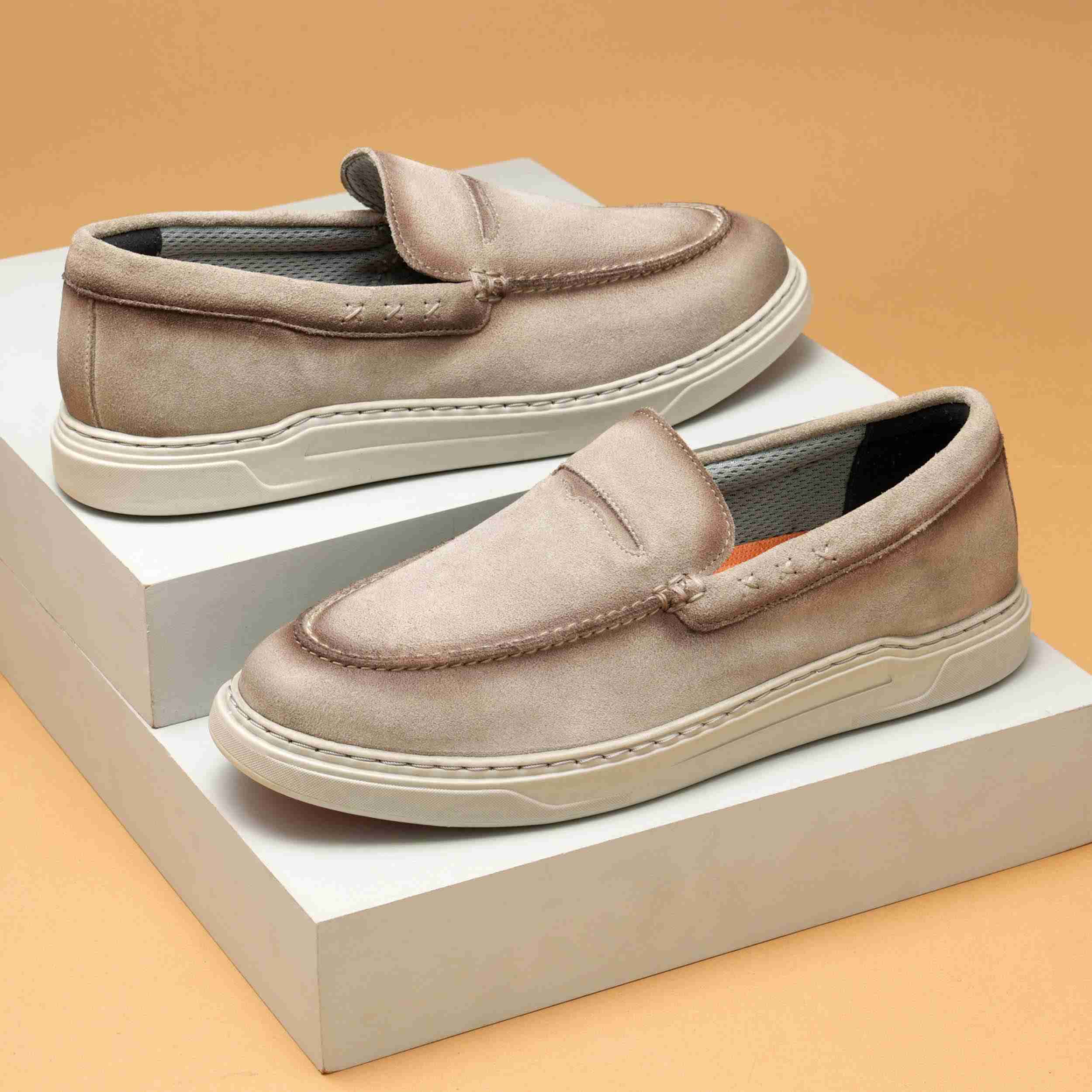 The Delle Ruosh Men Desert Casual Sneaker