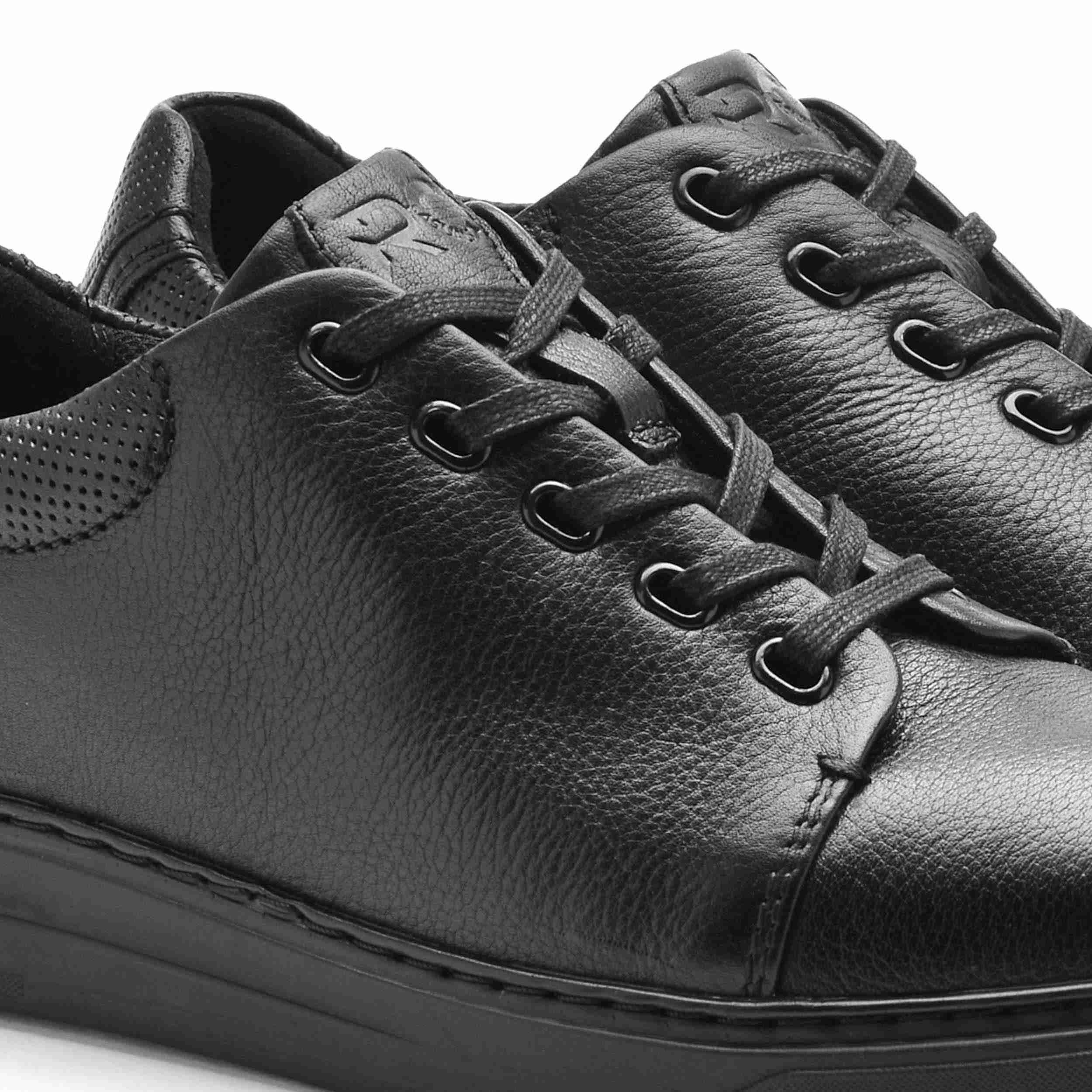 The Ruth Ruosh Men Black Casual Sneaker
