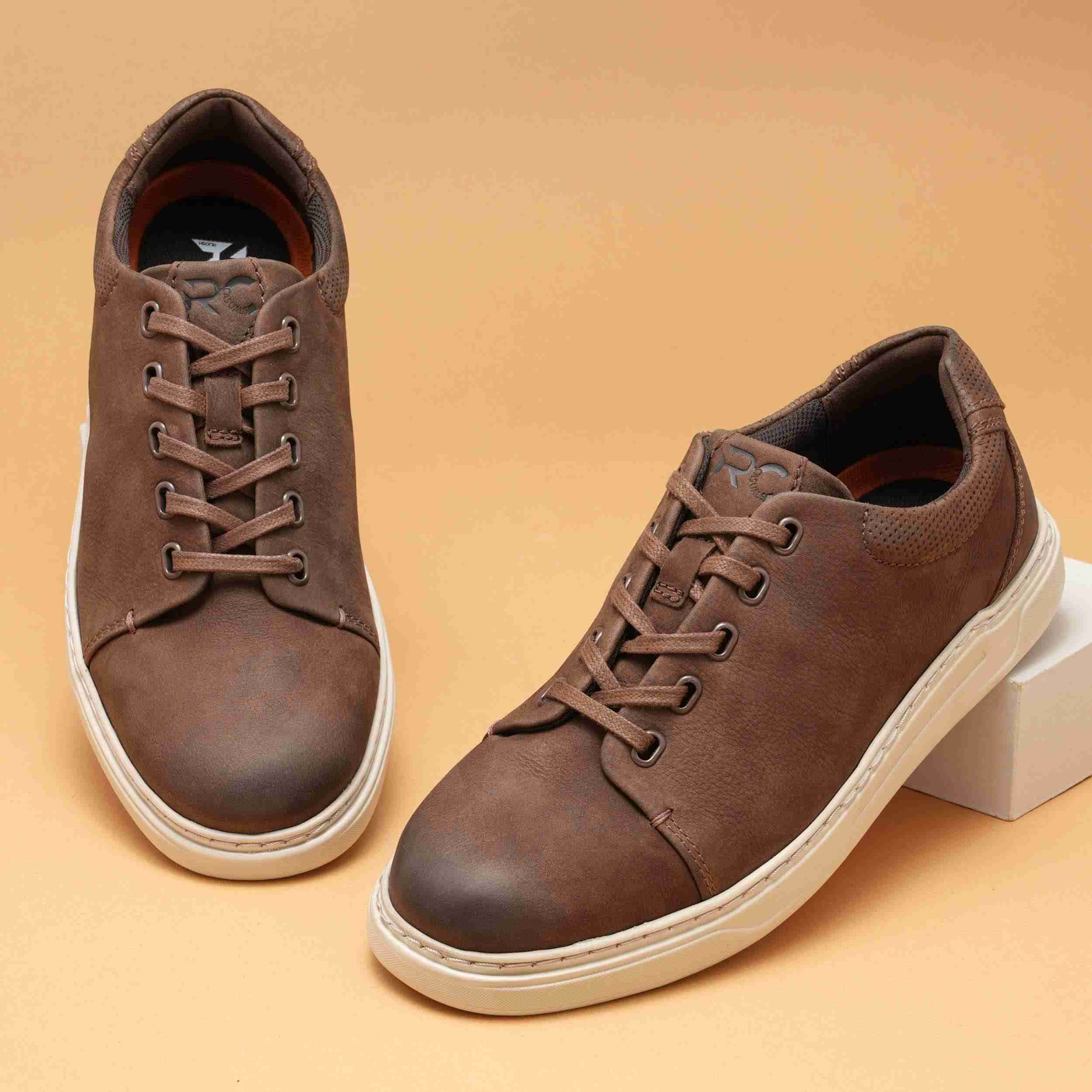 The Ruth Ruosh Men Tan Casual Sneaker