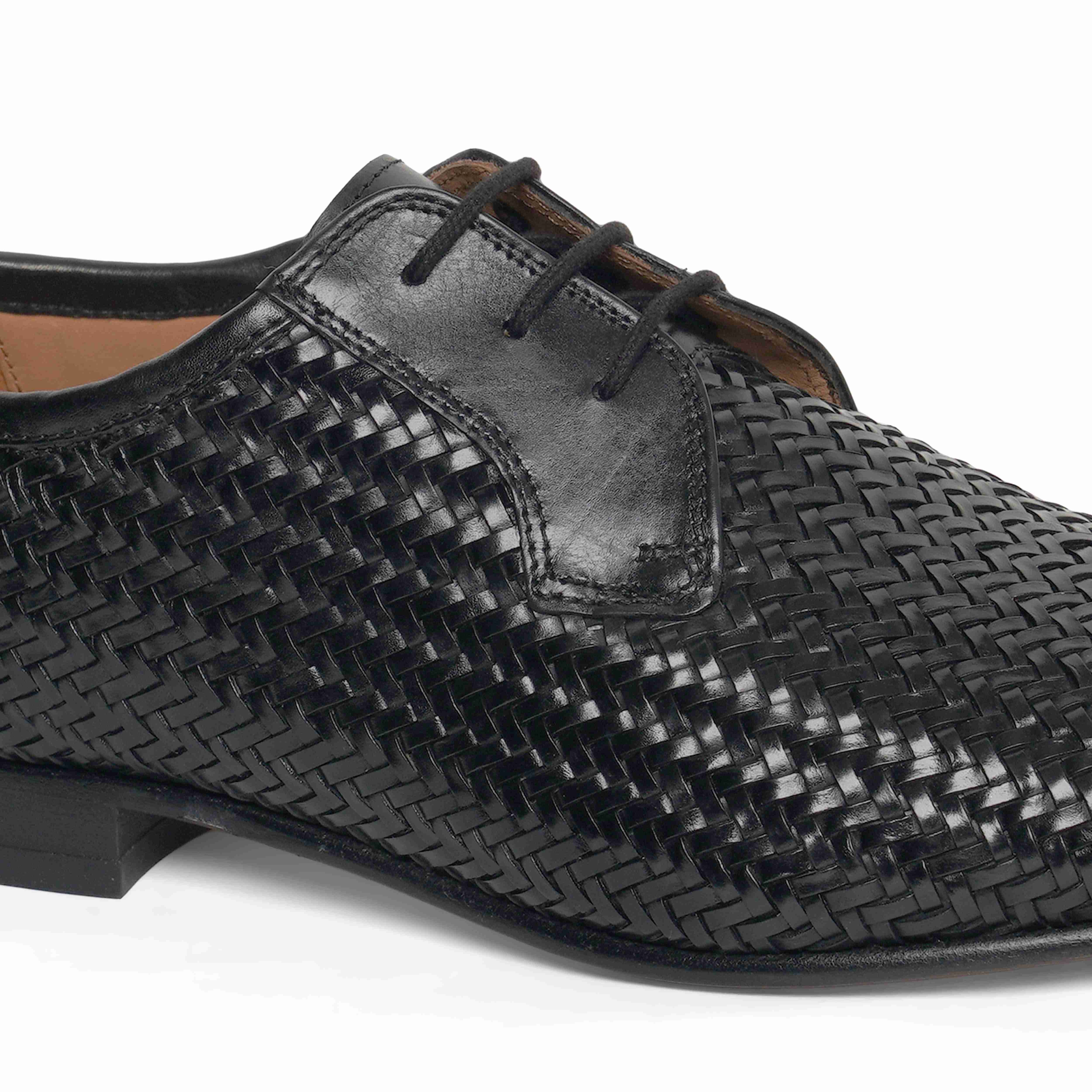 The Lando Ruosh Men Black Handwoven Derby