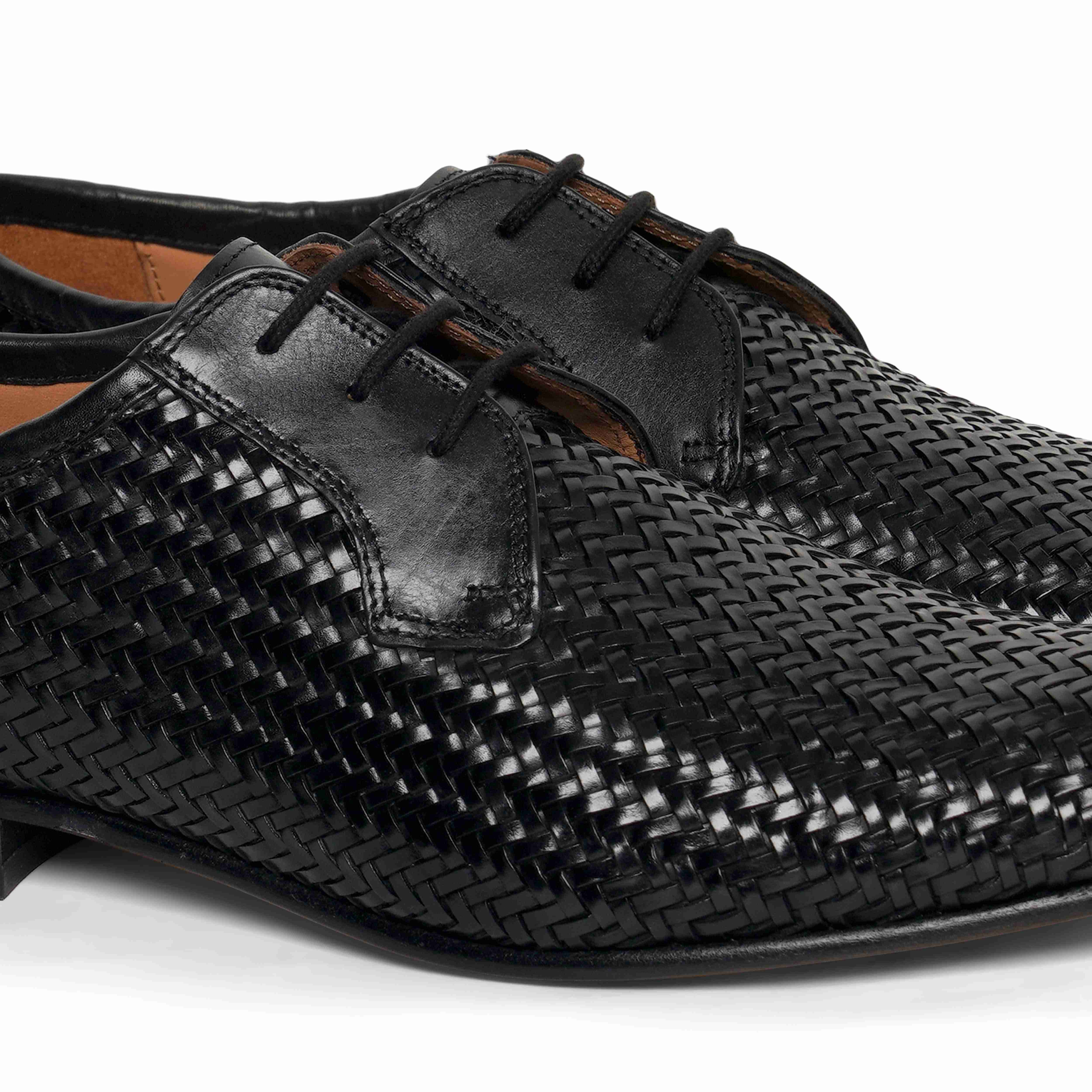 The Lando Ruosh Men Black Handwoven Derby
