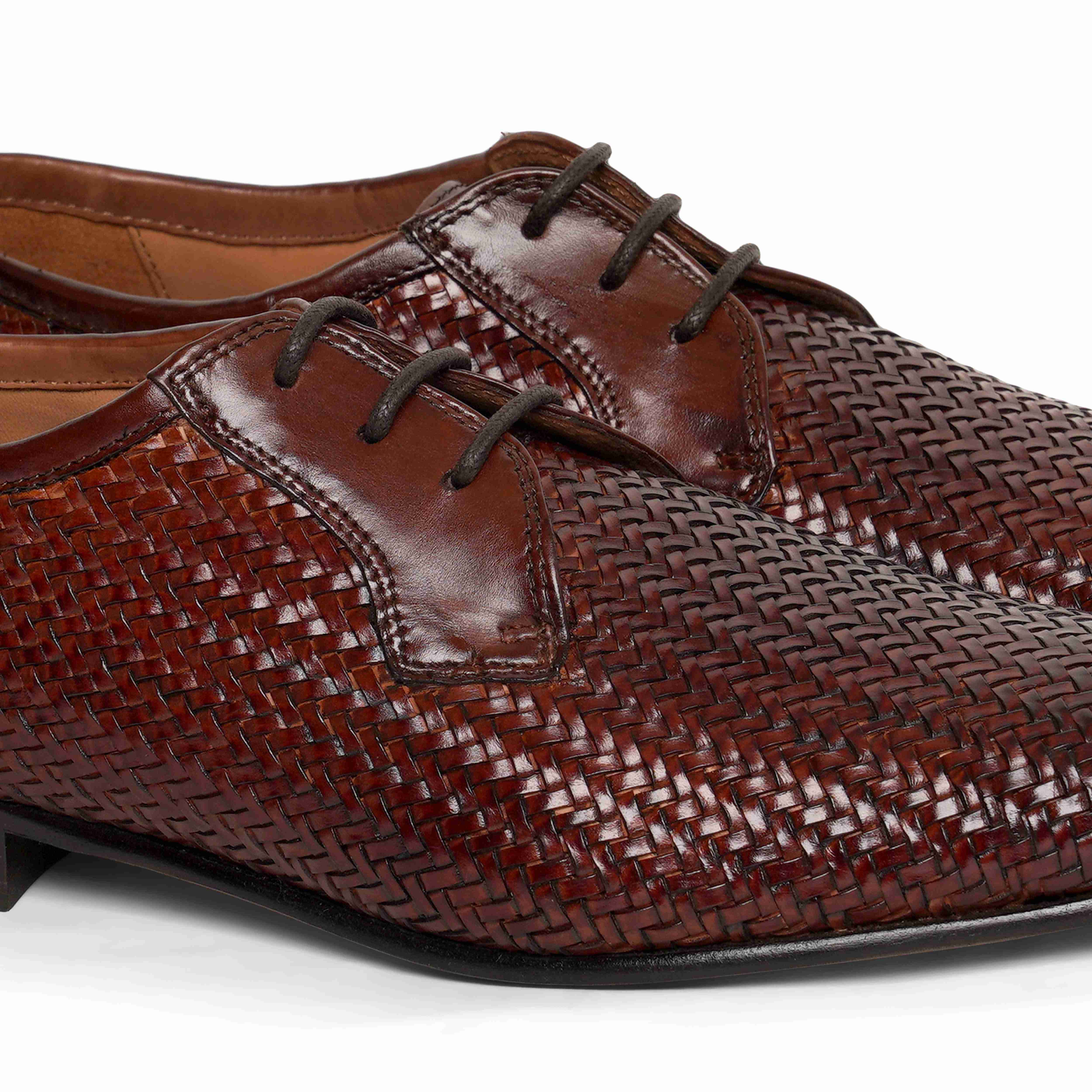 The Lando Ruosh Men Tan Handwoven Derby