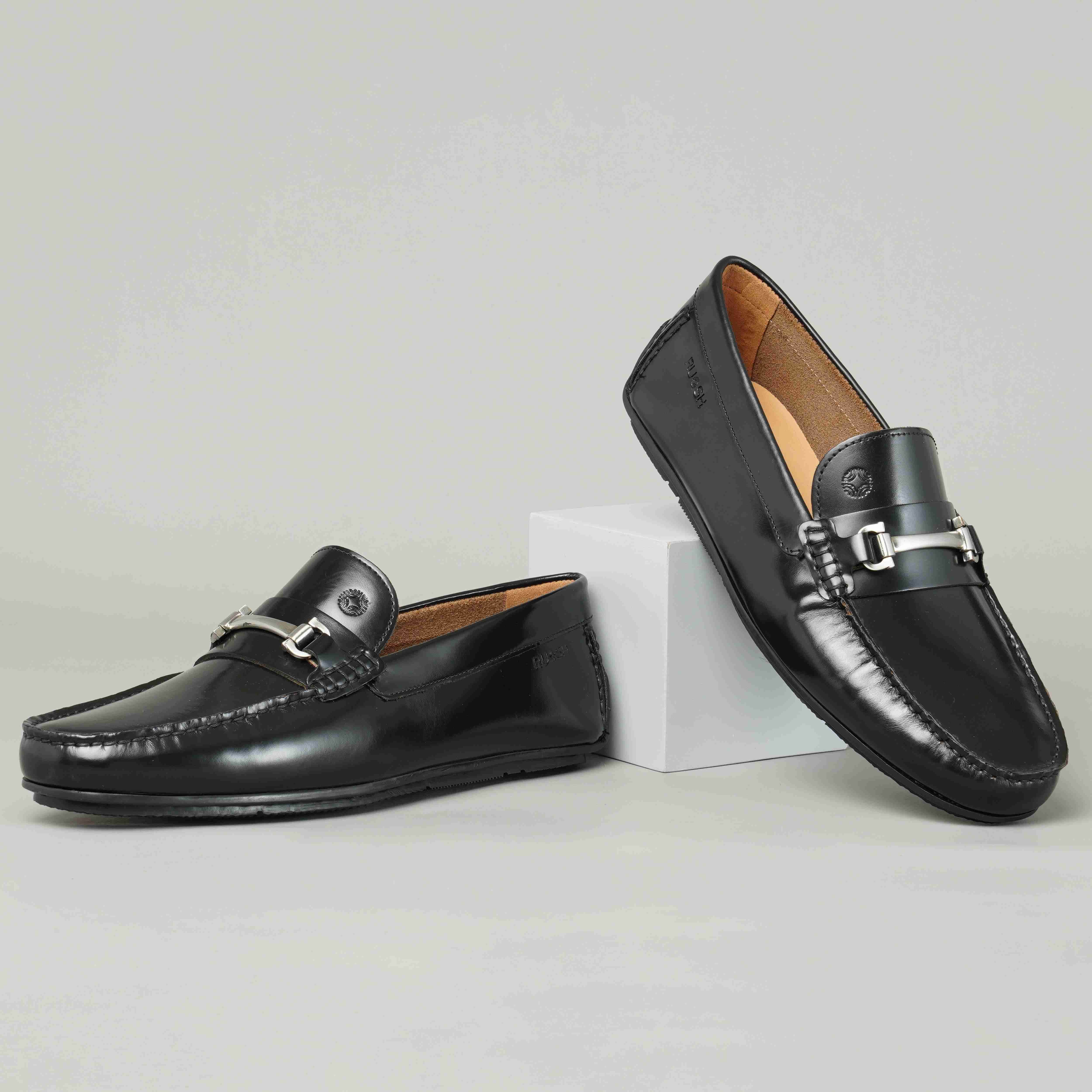 The Macau Ruosh Men Black Glossy Casual Driver