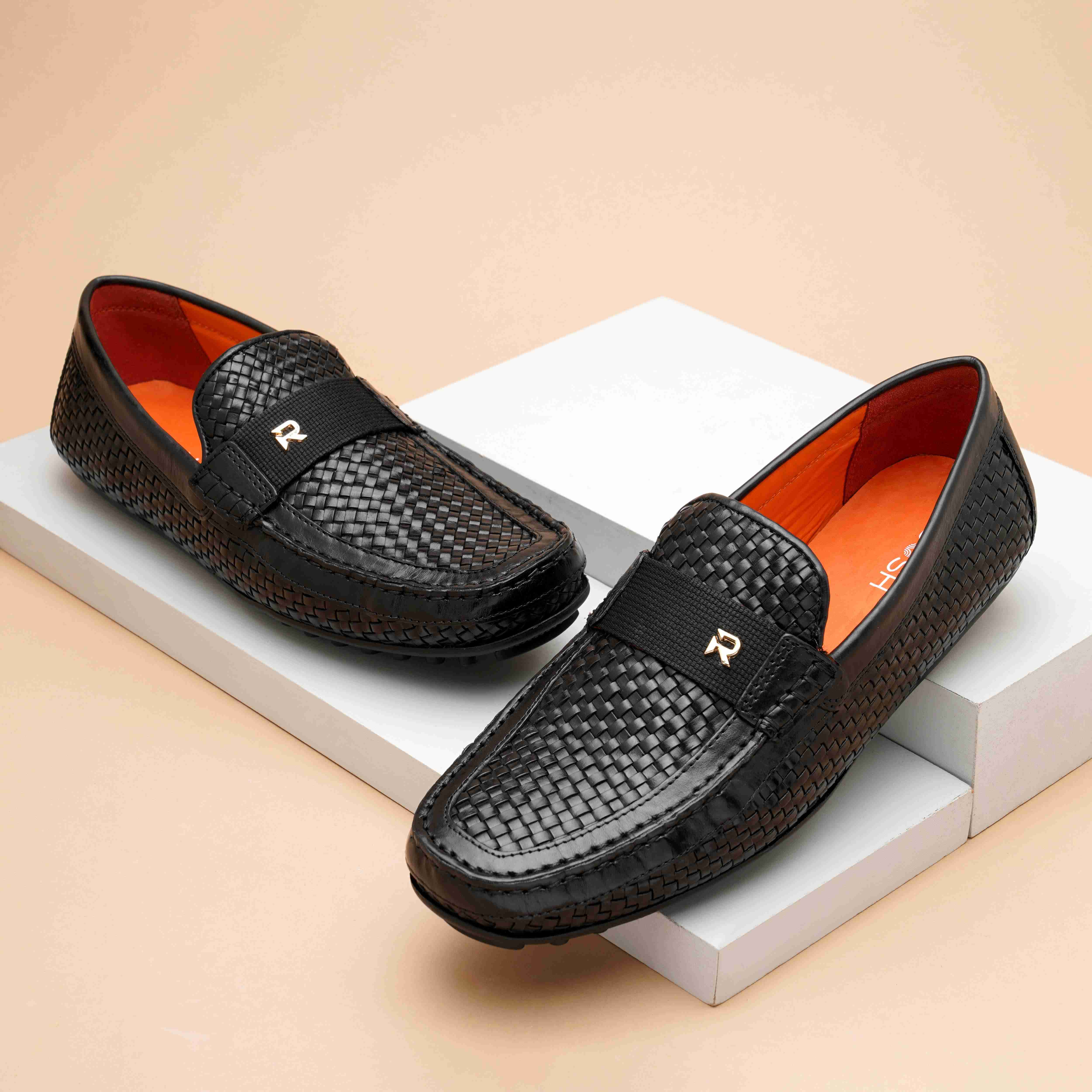 The Seti Ruosh Men Black Handcrafted Leather Loafer
