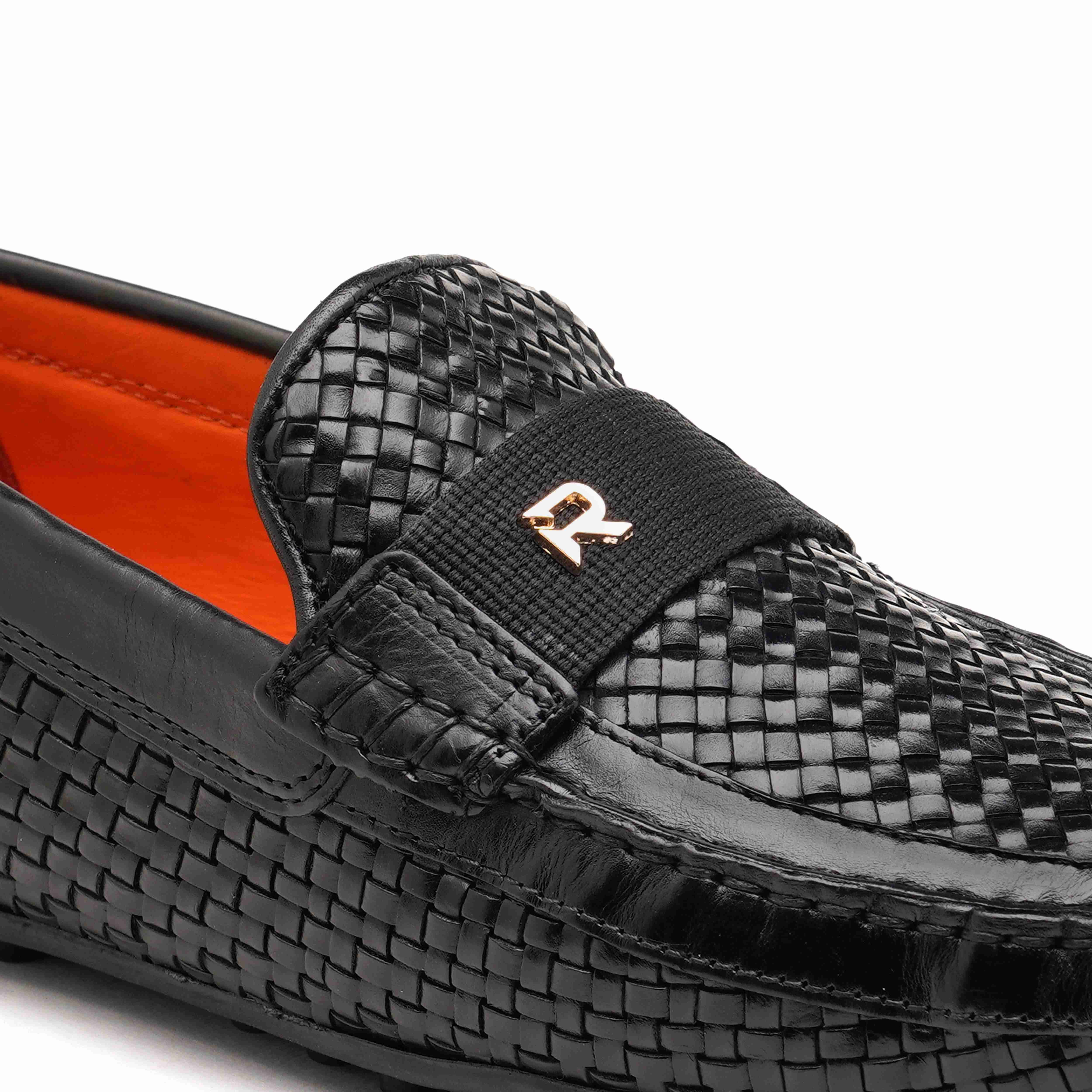 The Seti Ruosh Men Black Handcrafted Leather Loafer