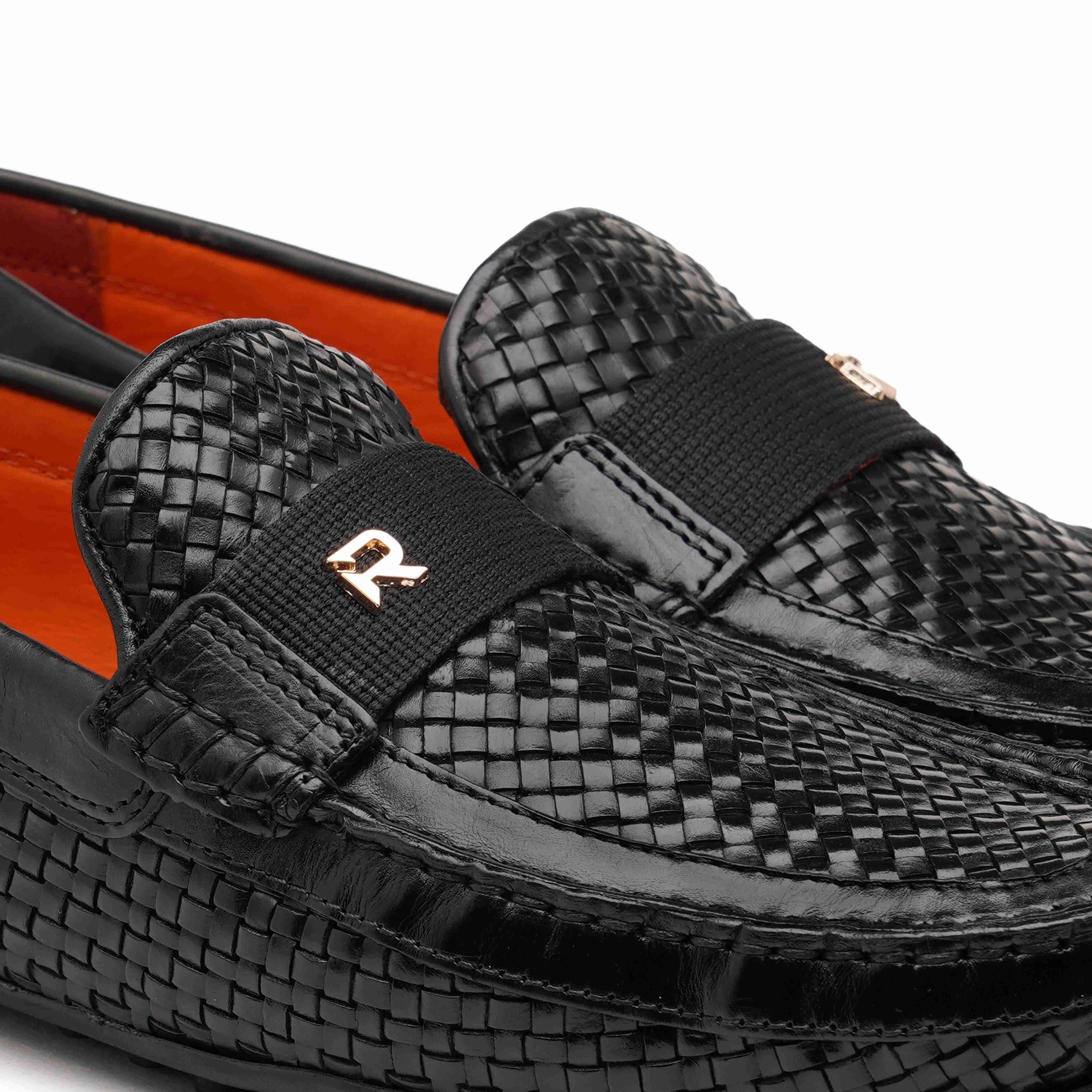 The Seti Ruosh Men Black Handcrafted Leather Loafer