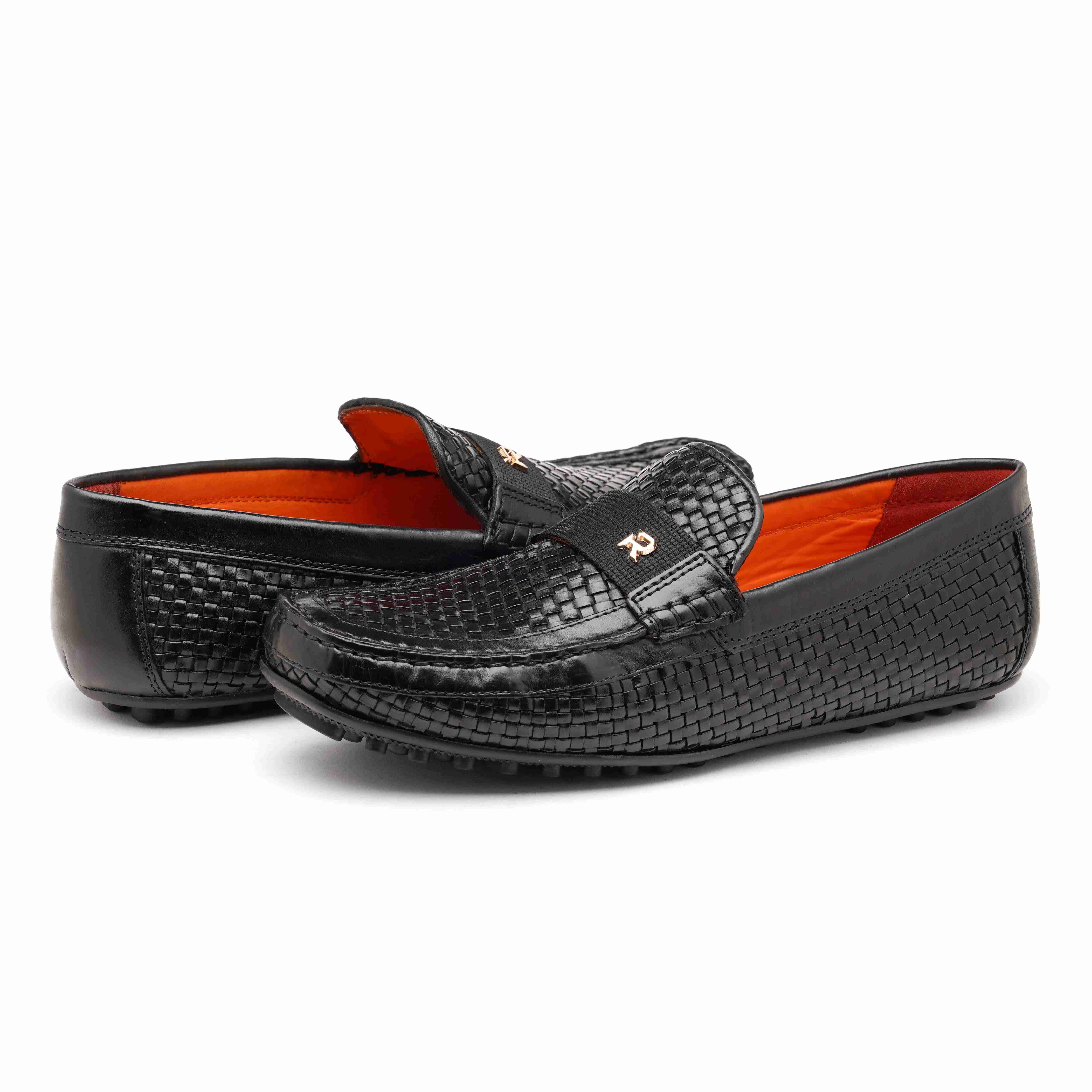 The Seti Ruosh Men Black Handcrafted Leather Loafer