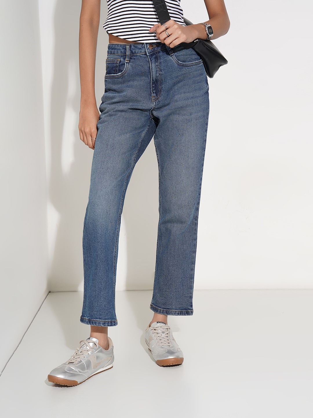 Blue Faded Straight Leg Ankle Length Jeans