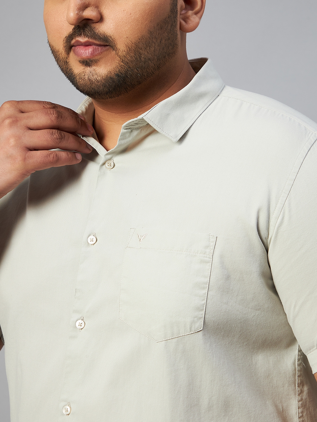 SHOWOFF Plus | SHOWOFF Plus Men Beige Solid Spread Collar Short Sleeves Regular Fit Casual Shirt 5