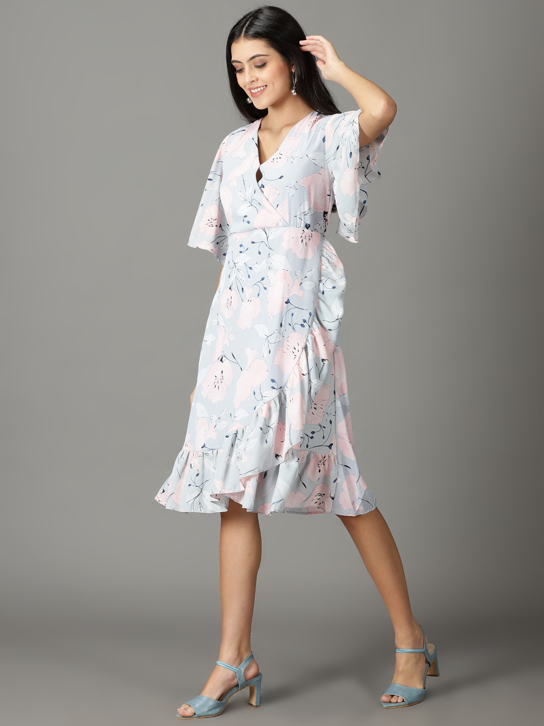 SHOWOFF Women Grey Printed V Neck Short Sleeves Knee length Wrap Dress