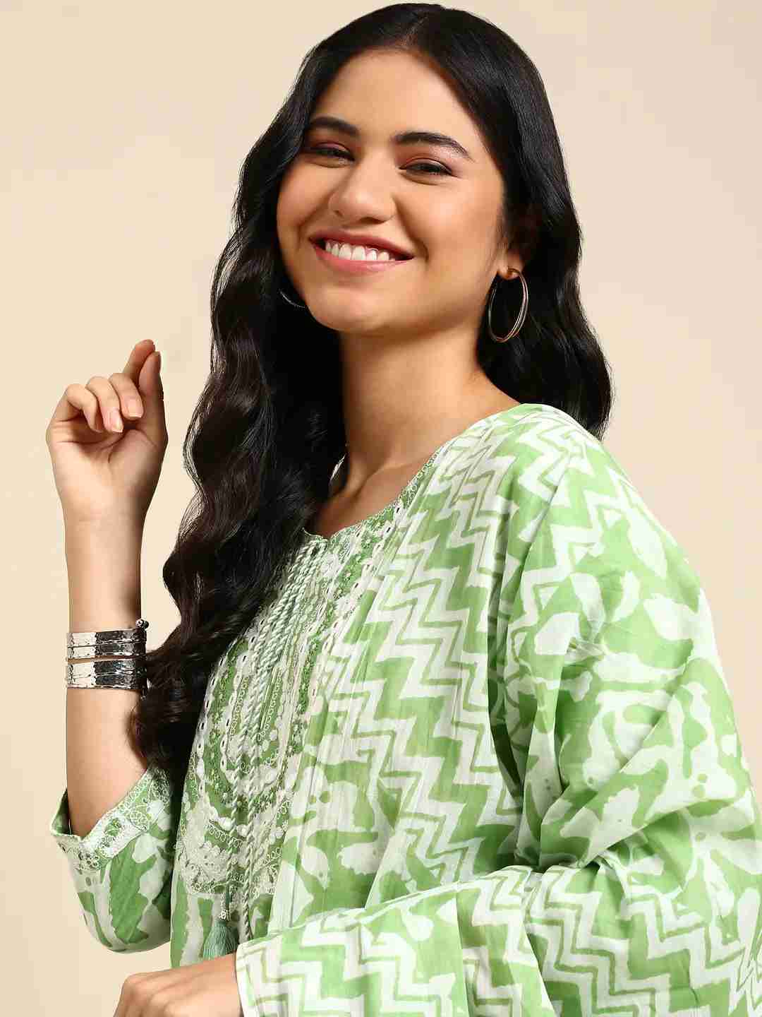 SHOWOFF Women Green Printed Keyhole Neck Three-Quarter Sleeves Mid Length Straight Kurta Set