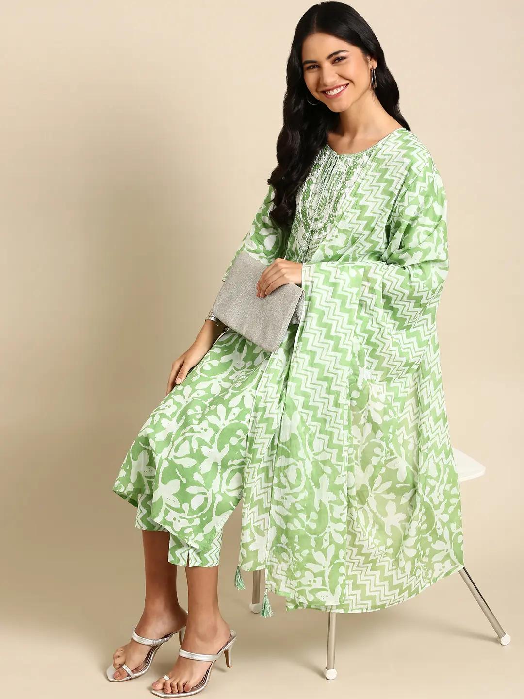 SHOWOFF Women Green Printed Keyhole Neck Three-Quarter Sleeves Mid Length Straight Kurta Set