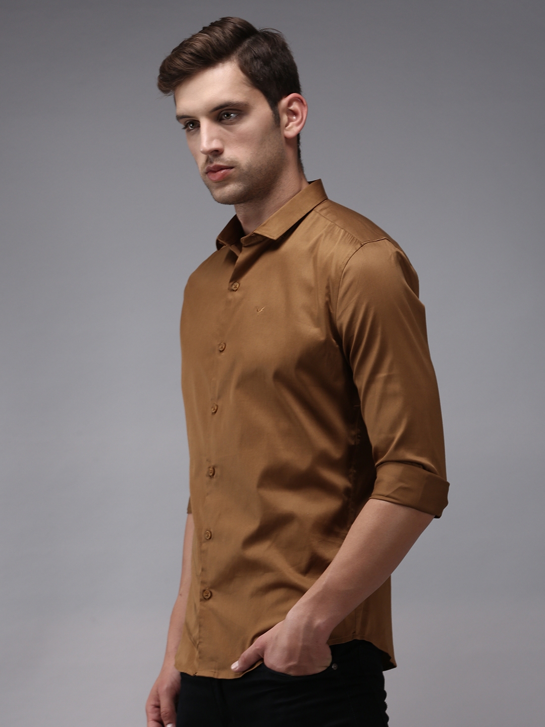 Showoff | SHOWOFF Men Brown Solid Spread Collar Full Sleeves Casual Shirt 2