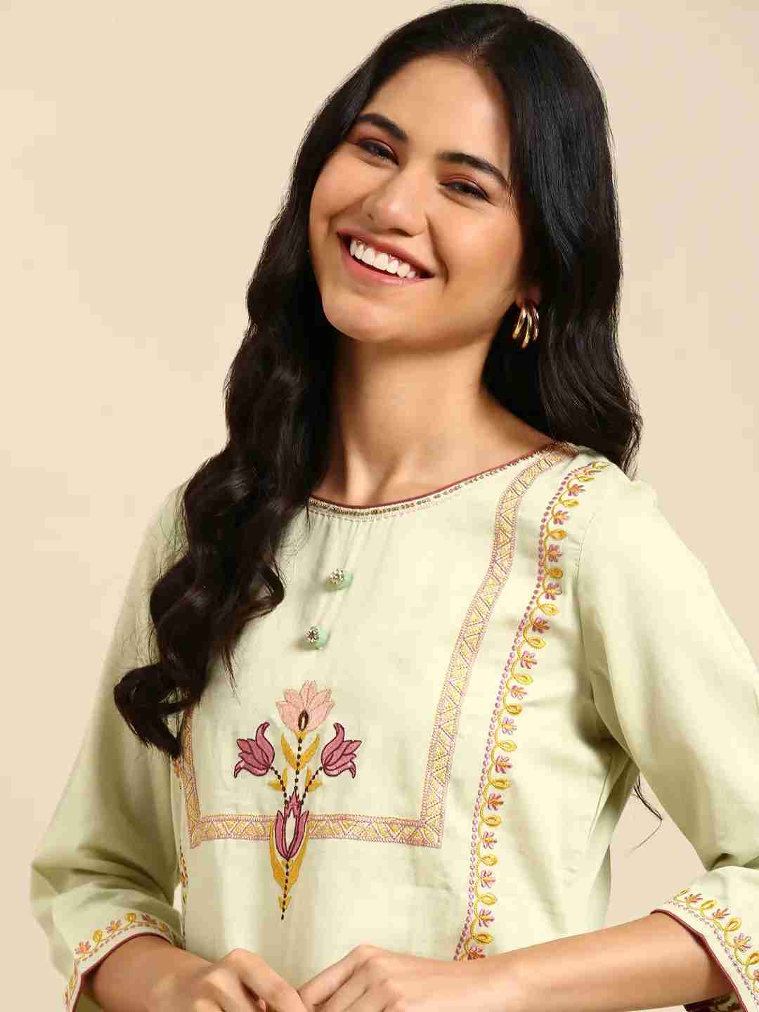 SHOWOFF Women Green Embroidered Scoop Neck Three-Quarter Sleeves Mid Length Straight Kurta Set