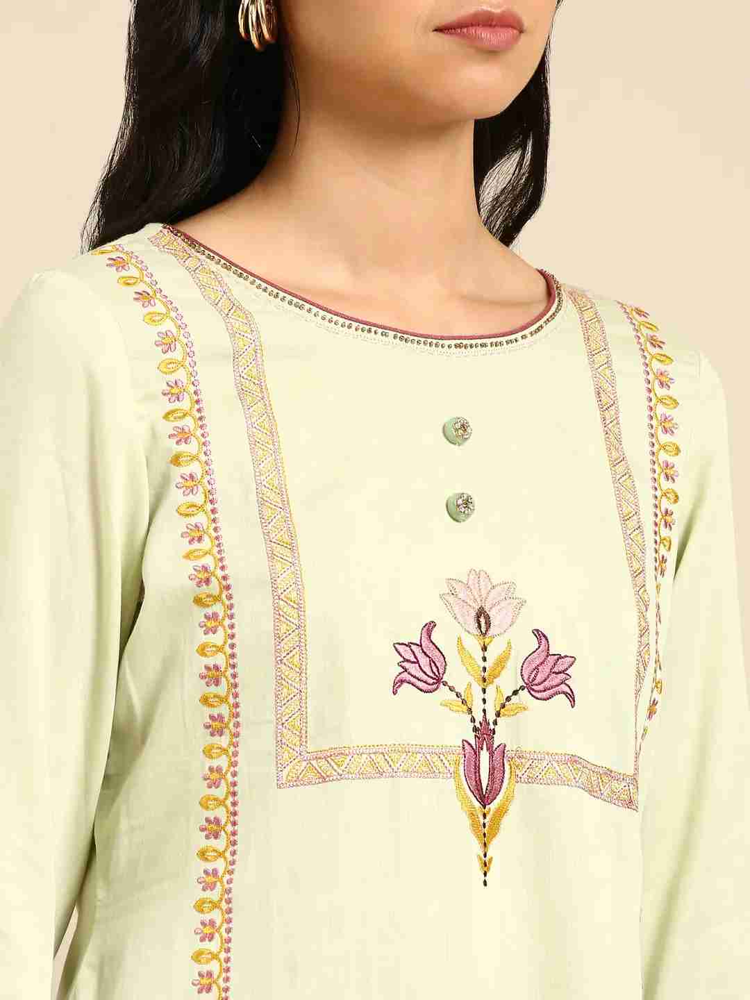 SHOWOFF Women Green Embroidered Scoop Neck Three-Quarter Sleeves Mid Length Straight Kurta Set