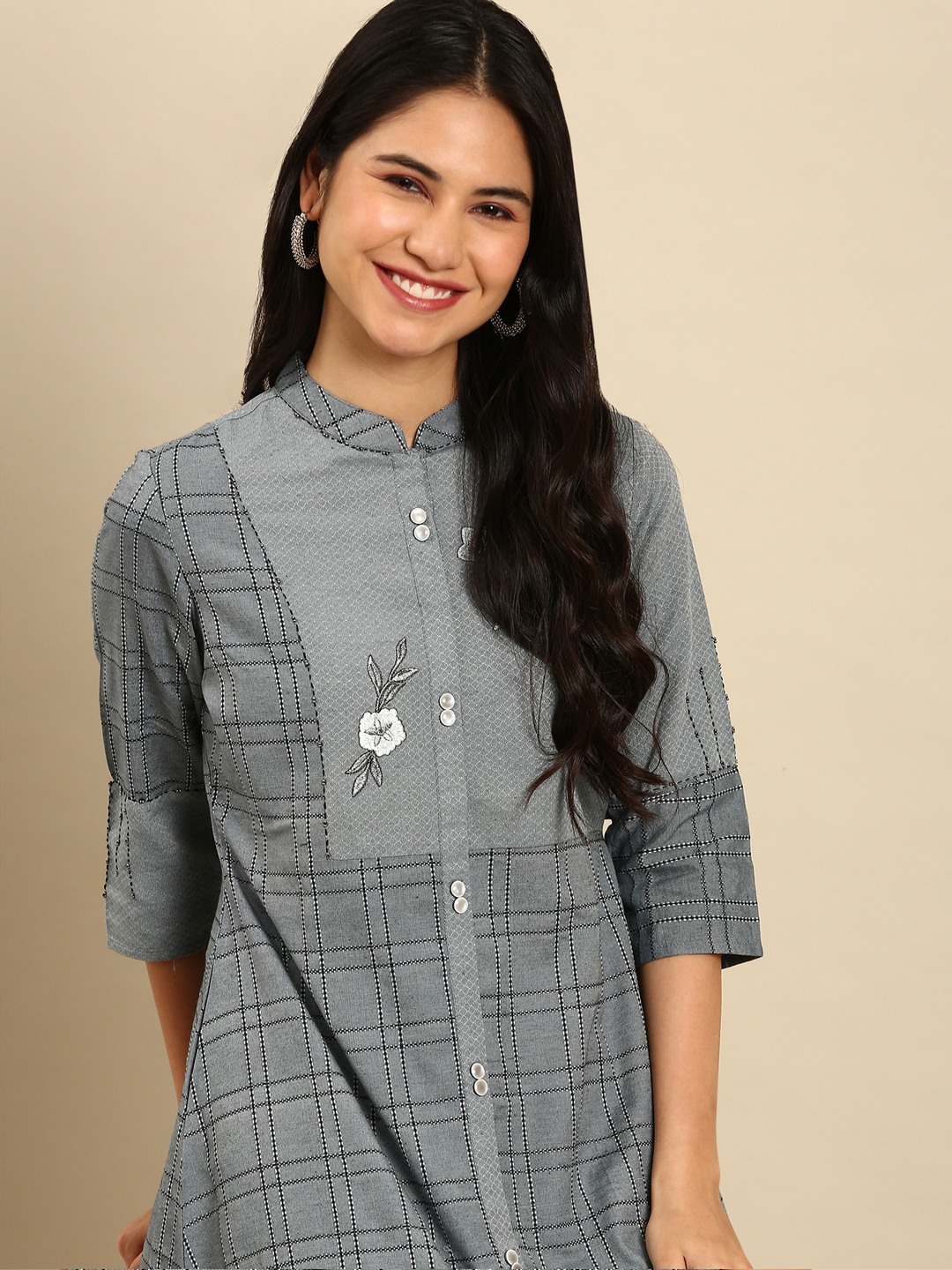 SHOWOFF Women Grey Checked Mandarin Collar Three-Quarter Sleeves Mid Length A-Line Kurta