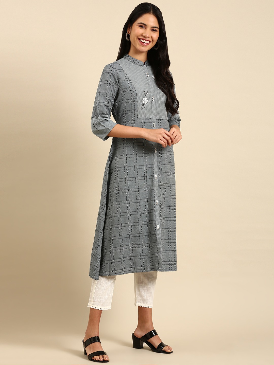 SHOWOFF Women Grey Checked Mandarin Collar Three-Quarter Sleeves Mid Length A-Line Kurta