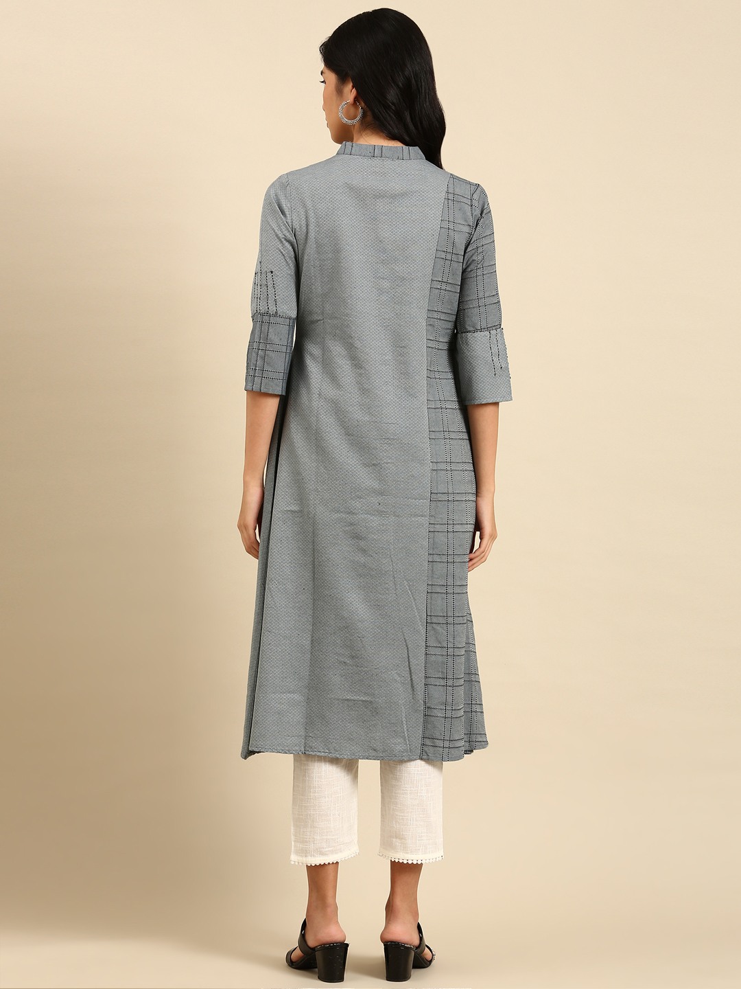 SHOWOFF Women Grey Checked Mandarin Collar Three-Quarter Sleeves Mid Length A-Line Kurta
