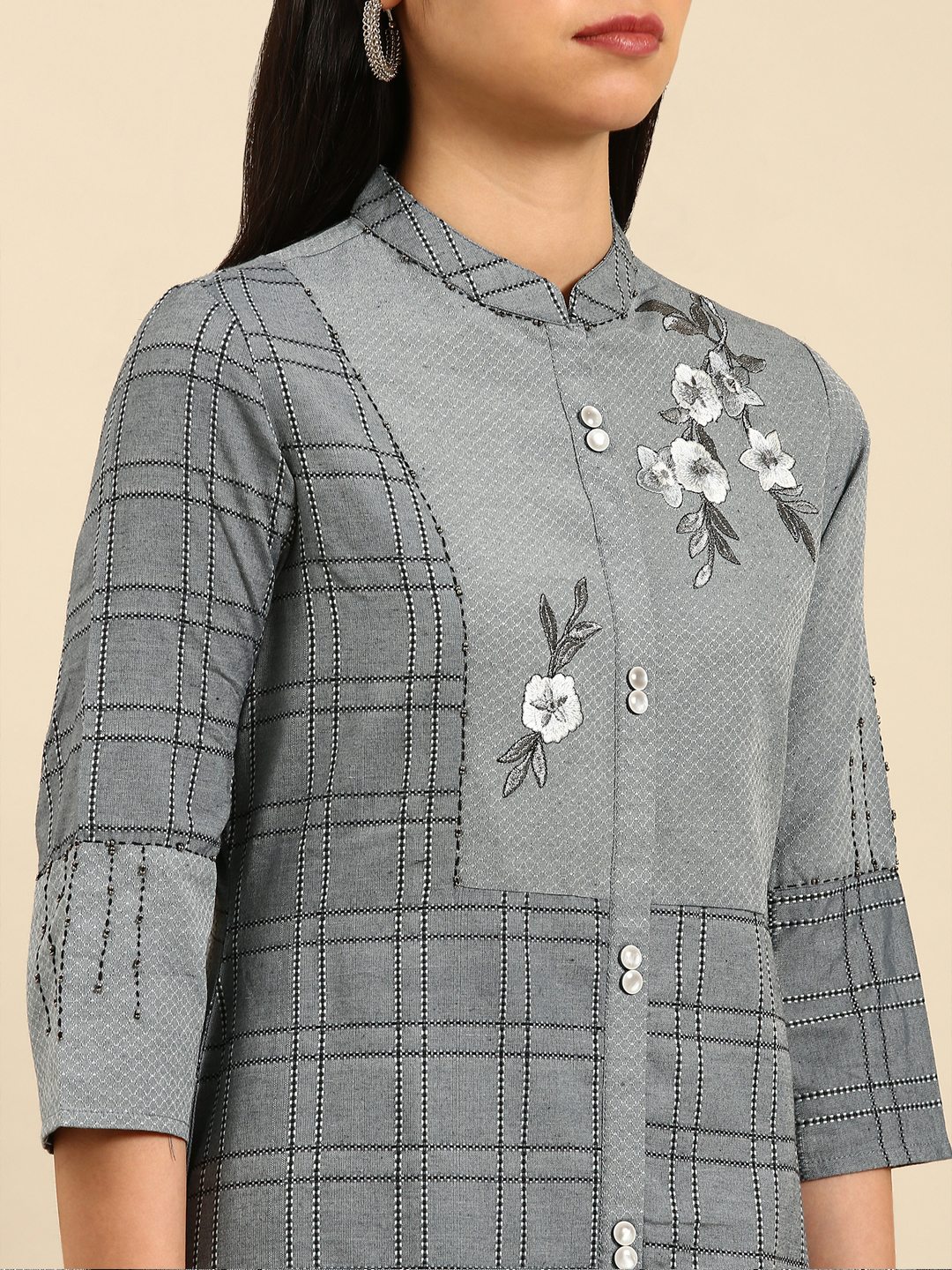 SHOWOFF Women Grey Checked Mandarin Collar Three-Quarter Sleeves Mid Length A-Line Kurta